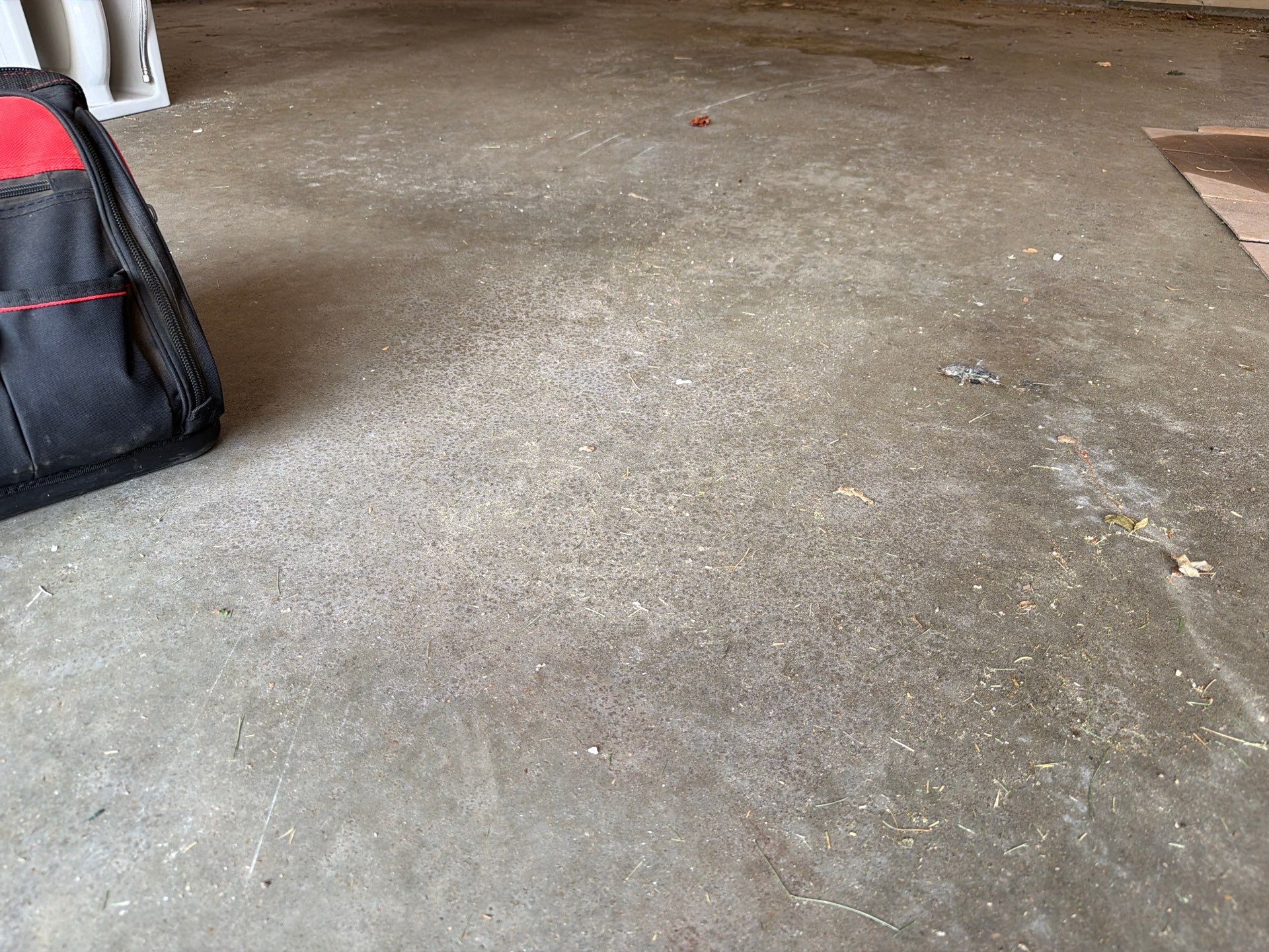 Sioux Falls Garage Floor Coating with Speckled Flake Finish by Select Painting, Coatings & Garage Cabinets