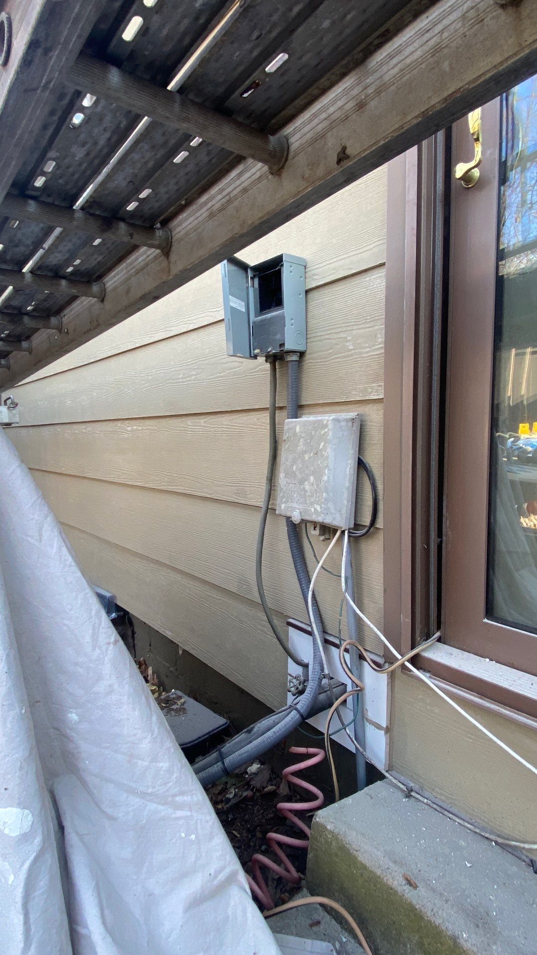 Reston: Residential Siding Replacement with James Hardie Statement Beaded Plank in Cappuccino Muffin by RM Banning, Inc.