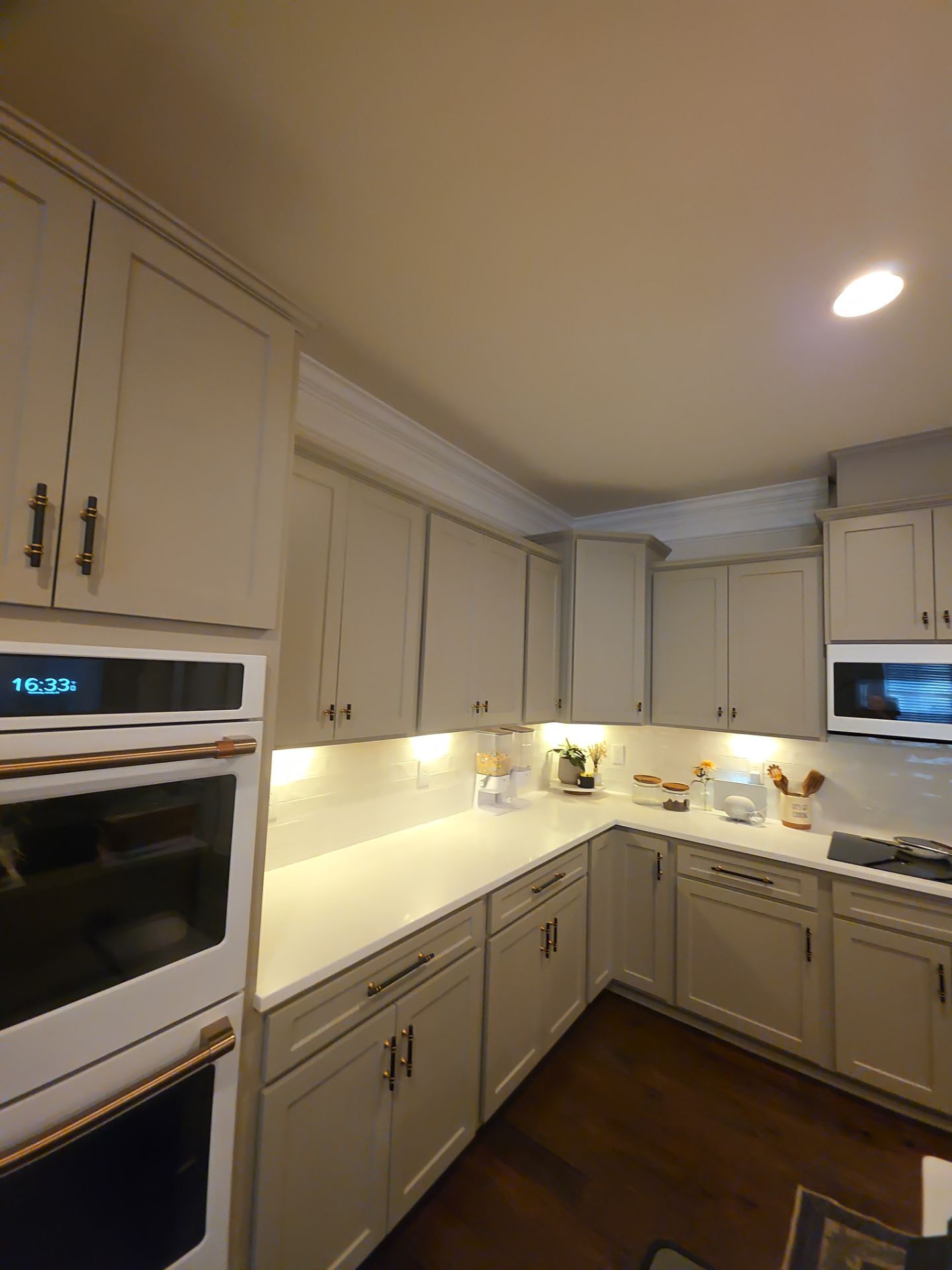 From Dated to Dazzling: A Bright Kitchen Transformation in Holly Springs by Elite Remodeling and Design LLC