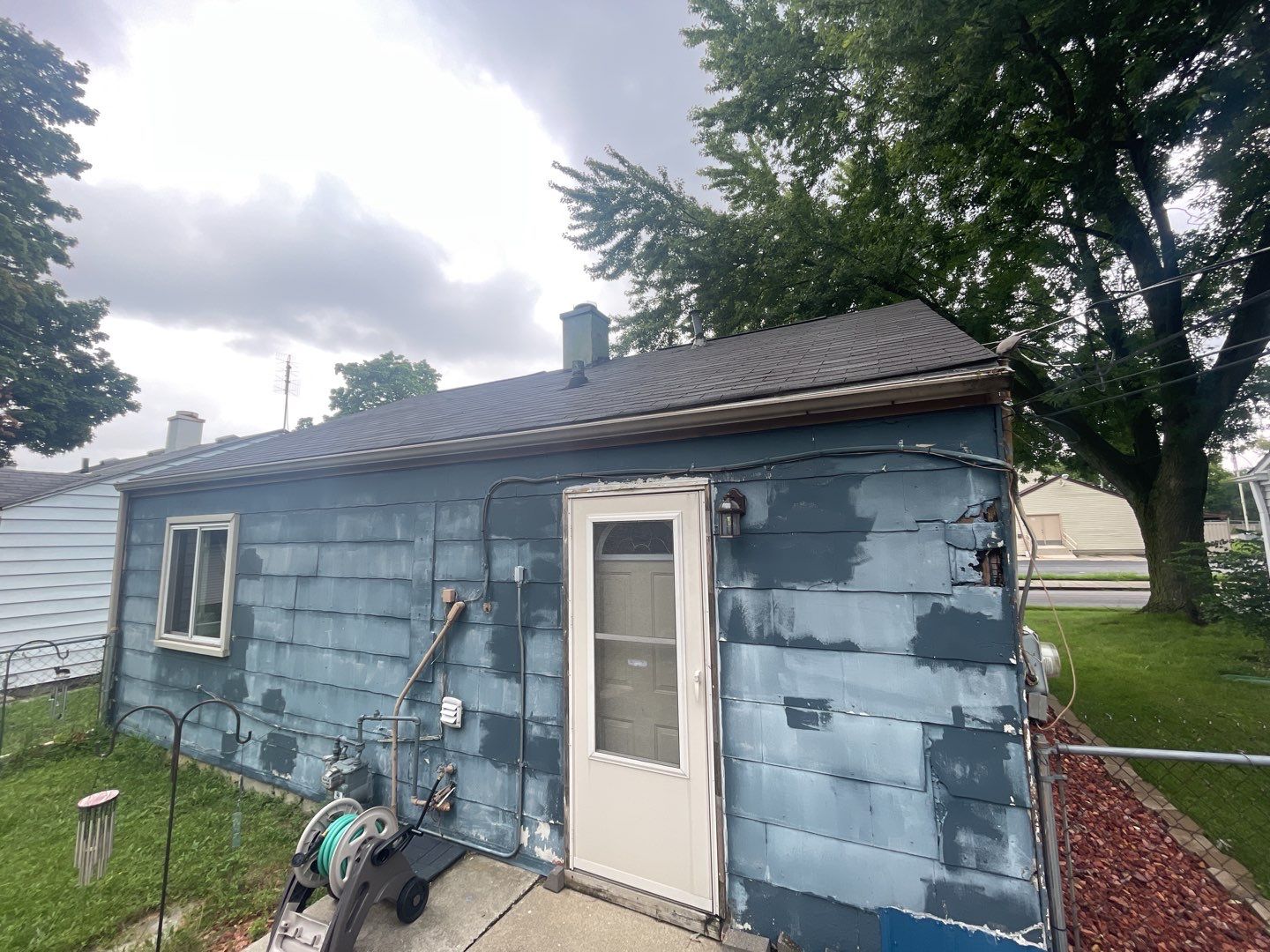 Residential Roofing Installation using Vic West Nothridge Slate by 4Ever Metal Roofing