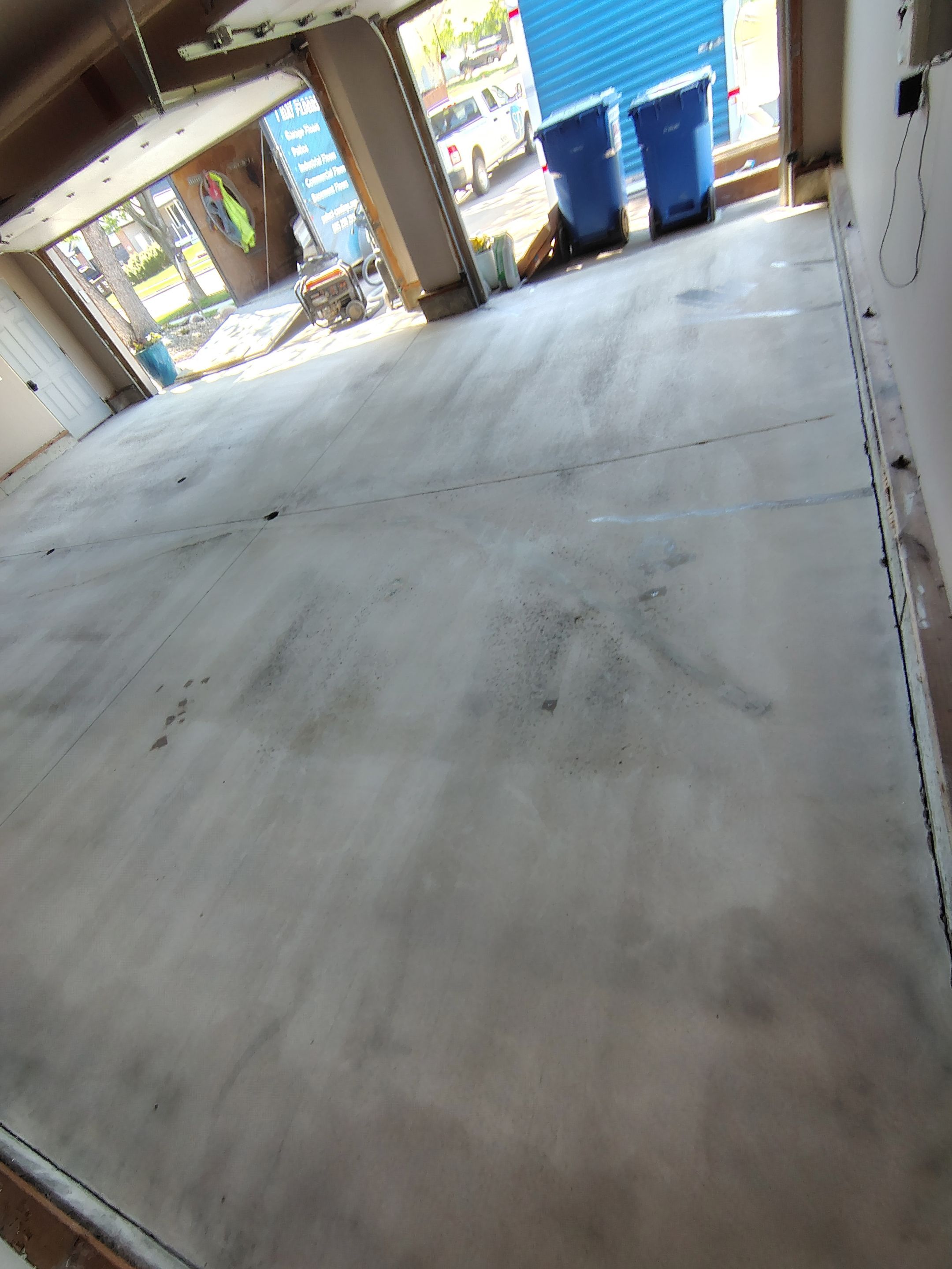 Sioux Falls Garage Concrete Repair and Epoxy Flake Floor Coating by Select Painting, Coatings & Garage Cabinets