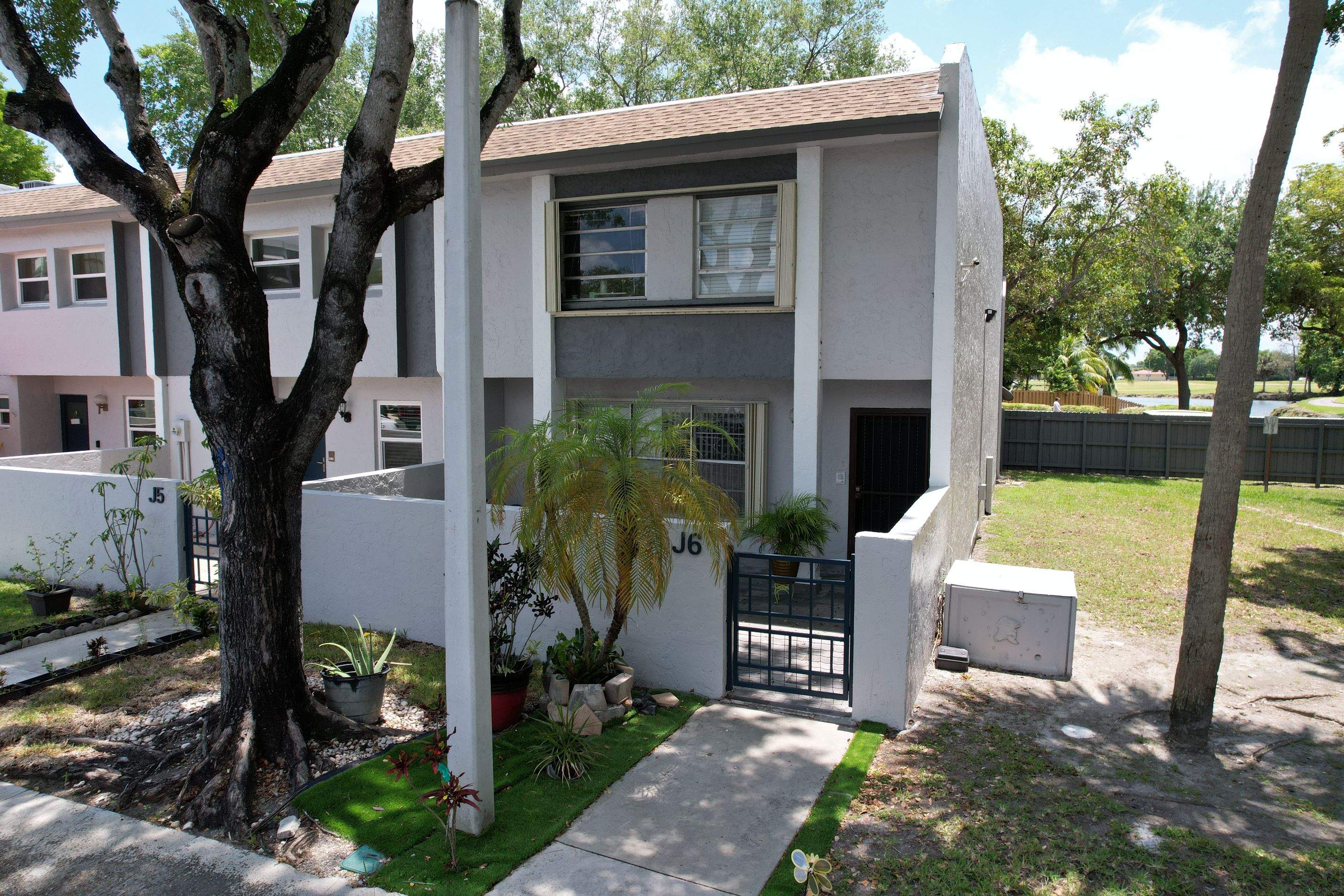 LAKE VILLAGE CONDO - BLDG J by Souffront Construction & Engineering