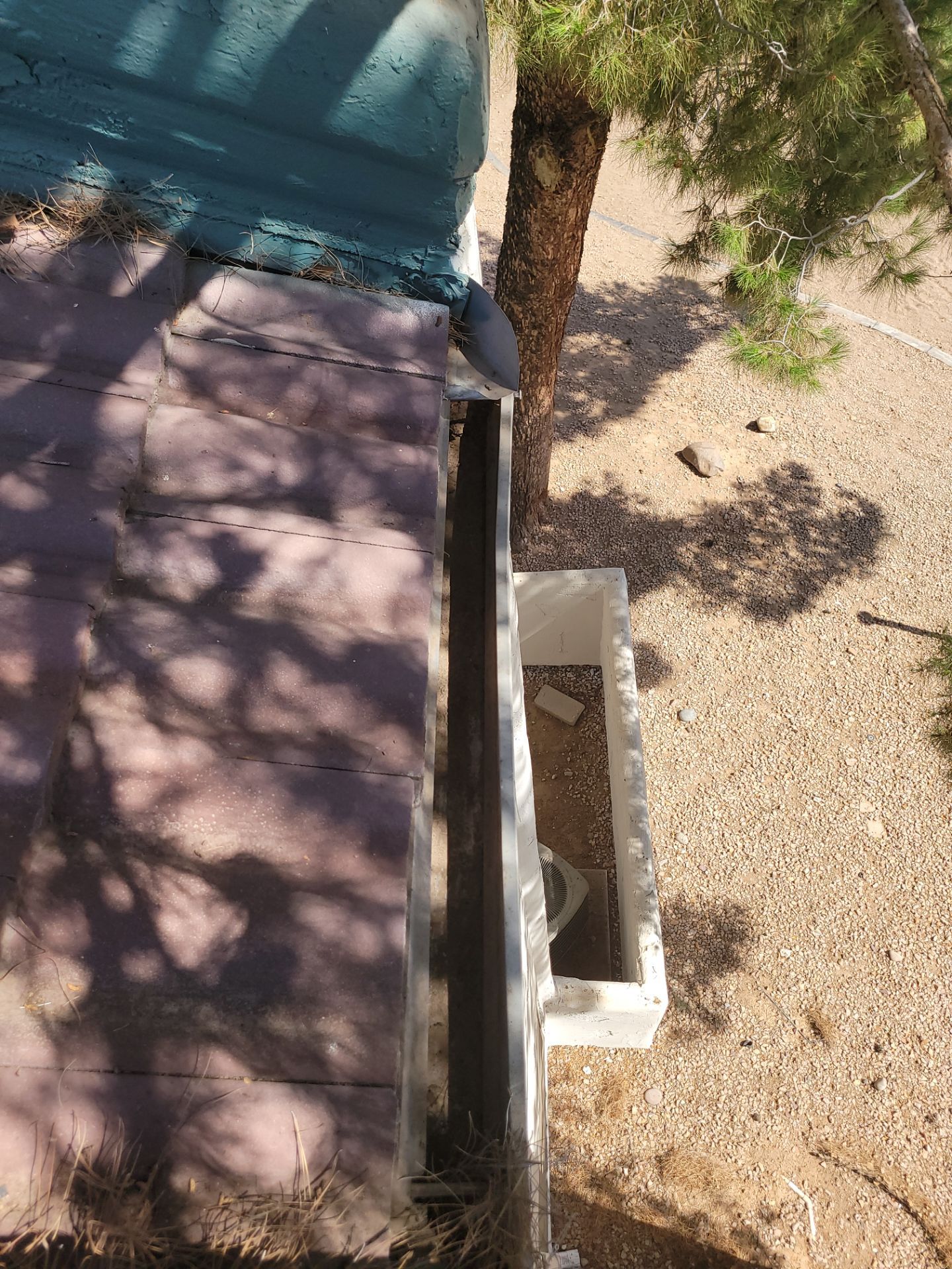 Commercial gutter cleaning Scottsdale & Tempe after photo with clean gutters