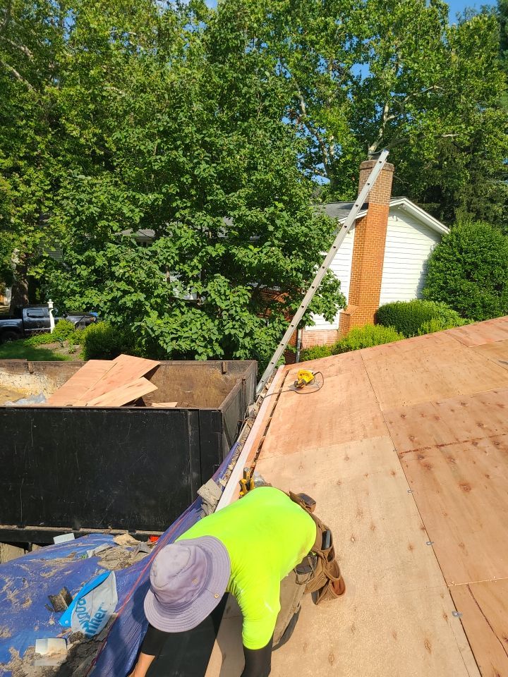 Vienna: CertainTeed Landmark Pro Architectural Shingles in Max Def Pewterwood by RM Banning, Inc.