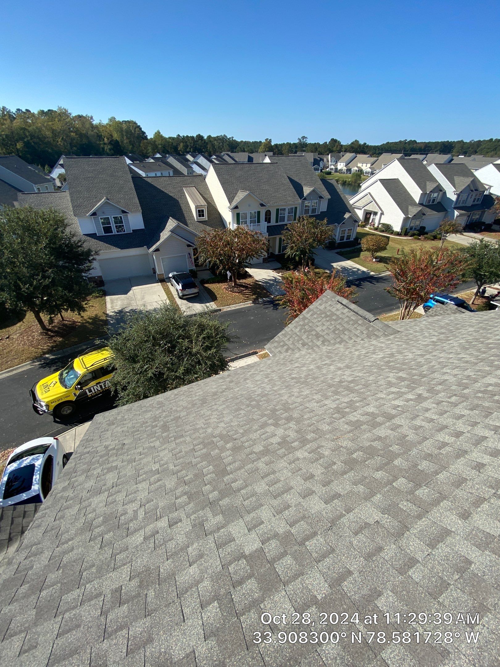 GAF HDZ - Weathered Wood by Linta Roofing Inc