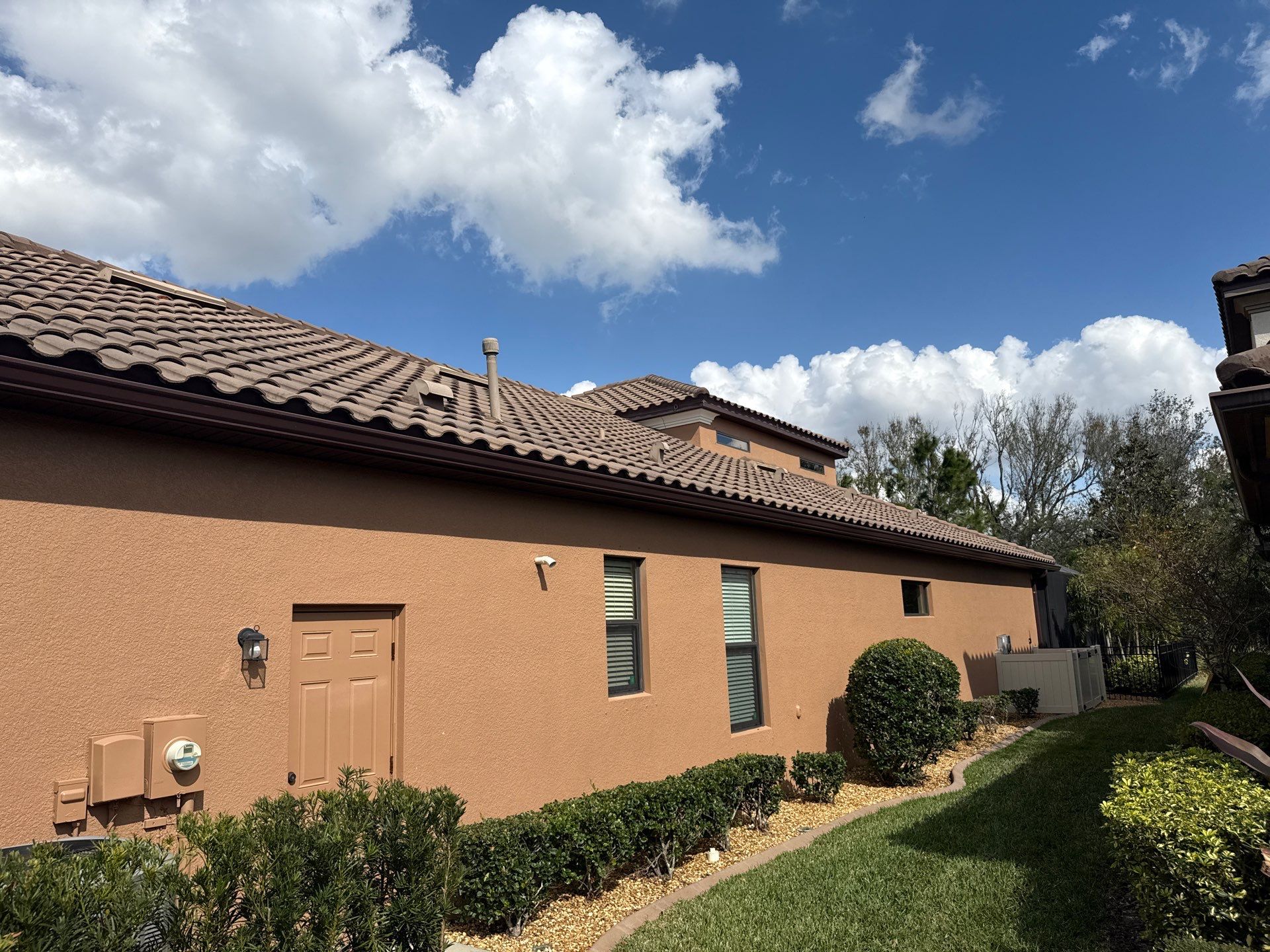 Tile Roof & Pool Deck Cleaning in Artisan Lakes Esplanade, Palmetto, FL – Sunshine AquaWash by Sunshine AquaWash