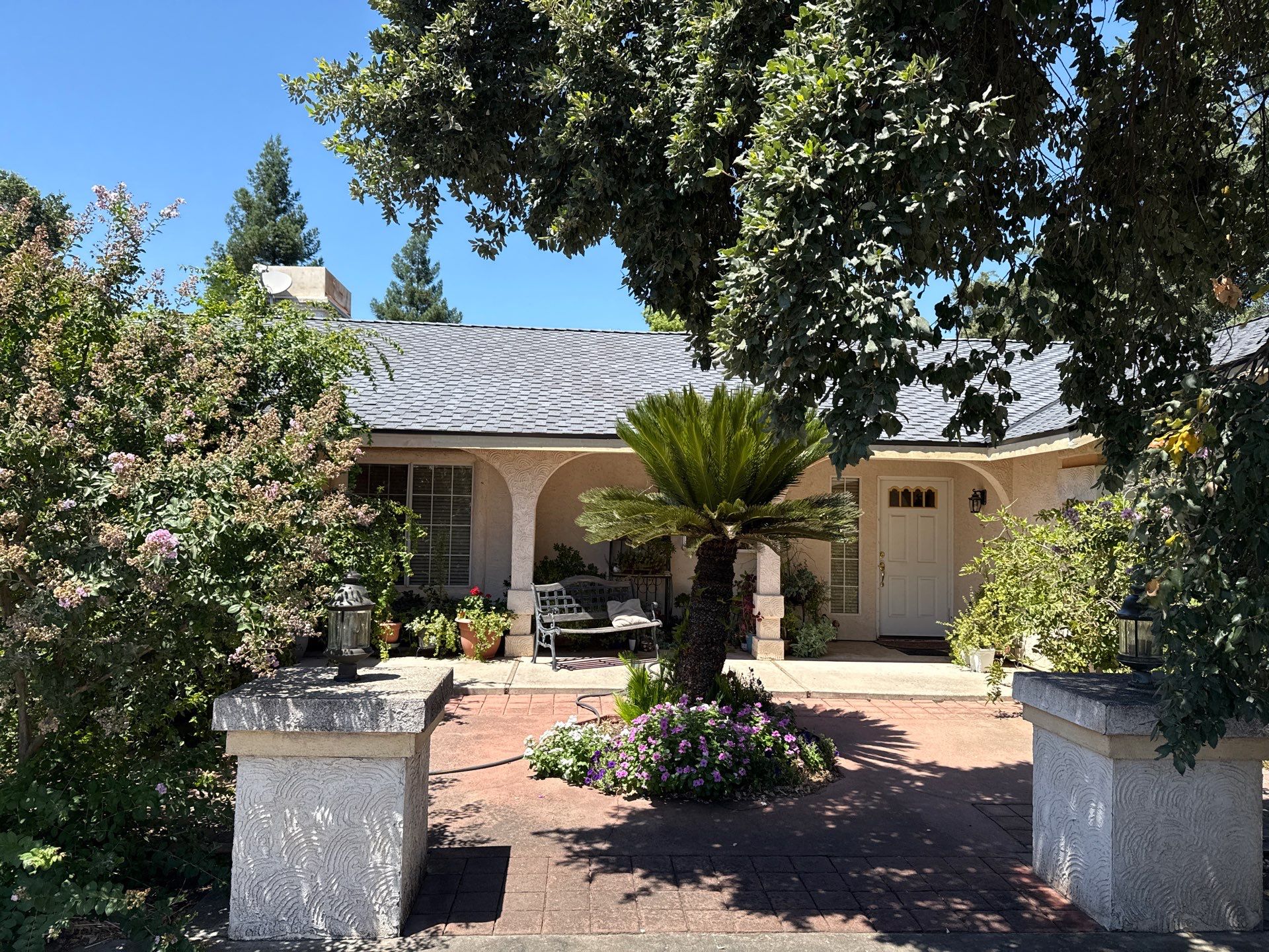 Presidential shingle roof by Straight Edge Roofing Inc