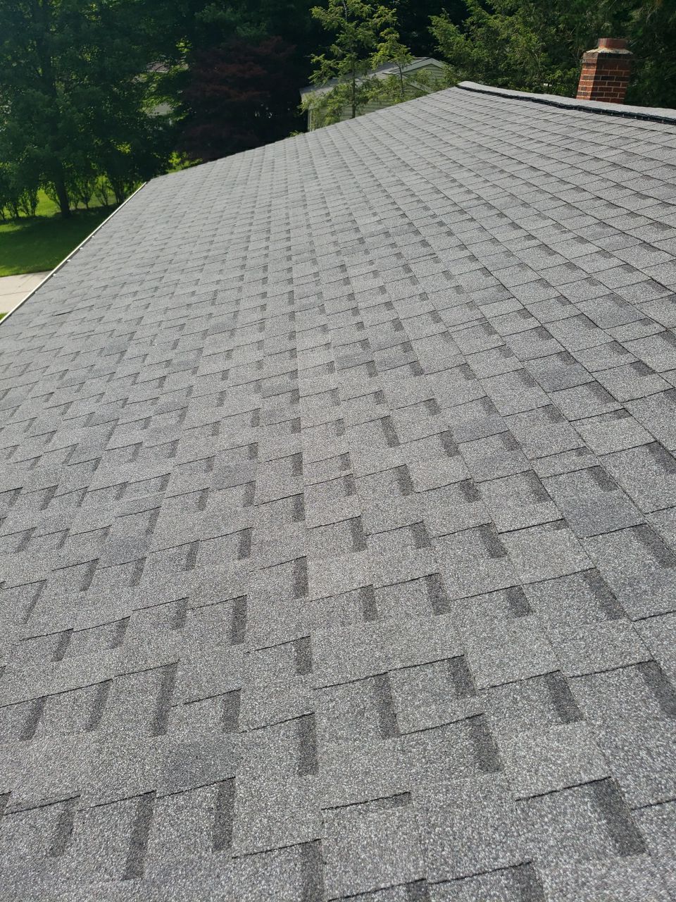Brand: Atlas Pinnacle Color: Pristine Scotchgarde Pewter Drip: White by Eagle Eye Roofing