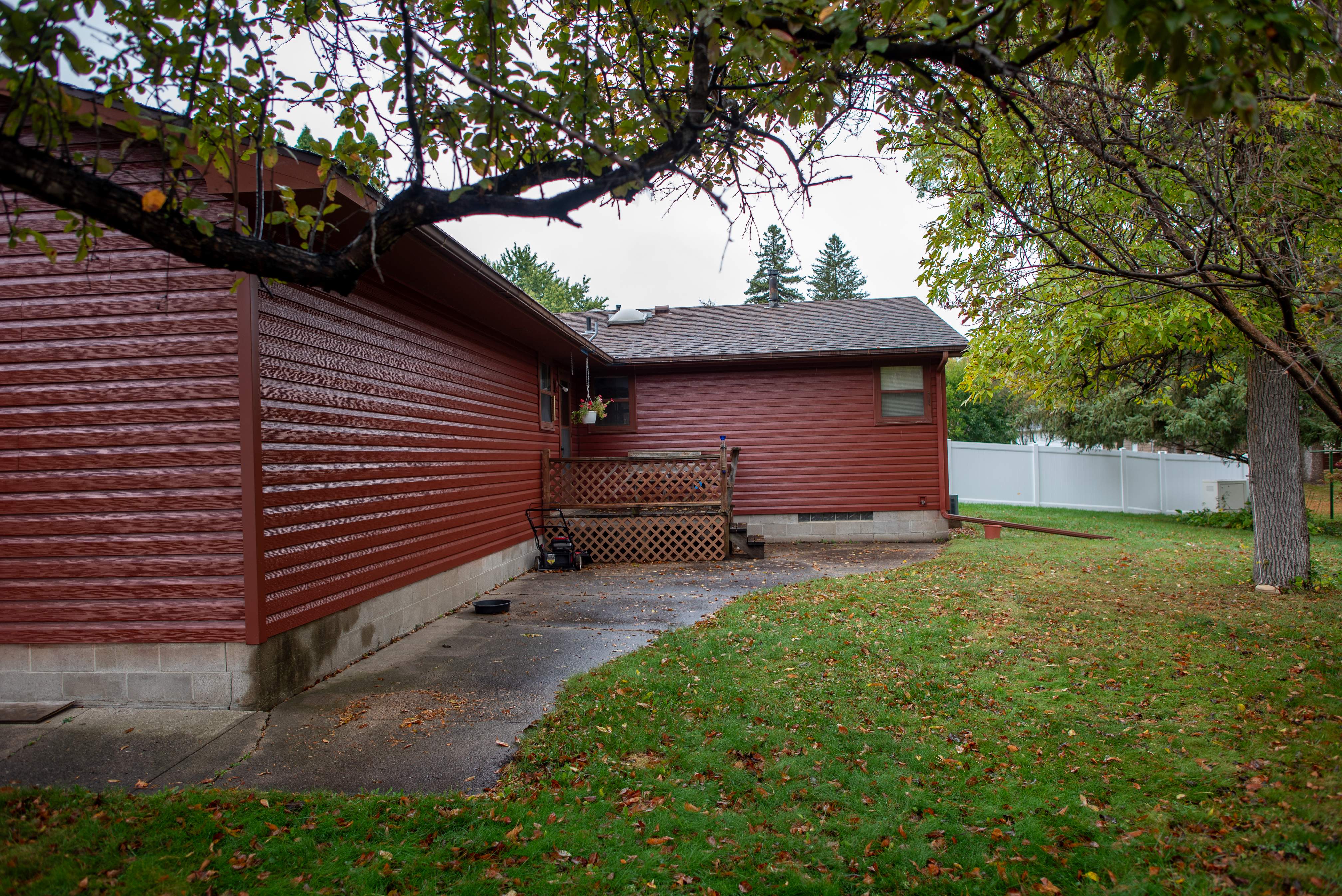 EDCO Steel Siding Installation in Classic Red – Hutchinson, MN by Next Level Seamless Gutters / Exteriors Inc.