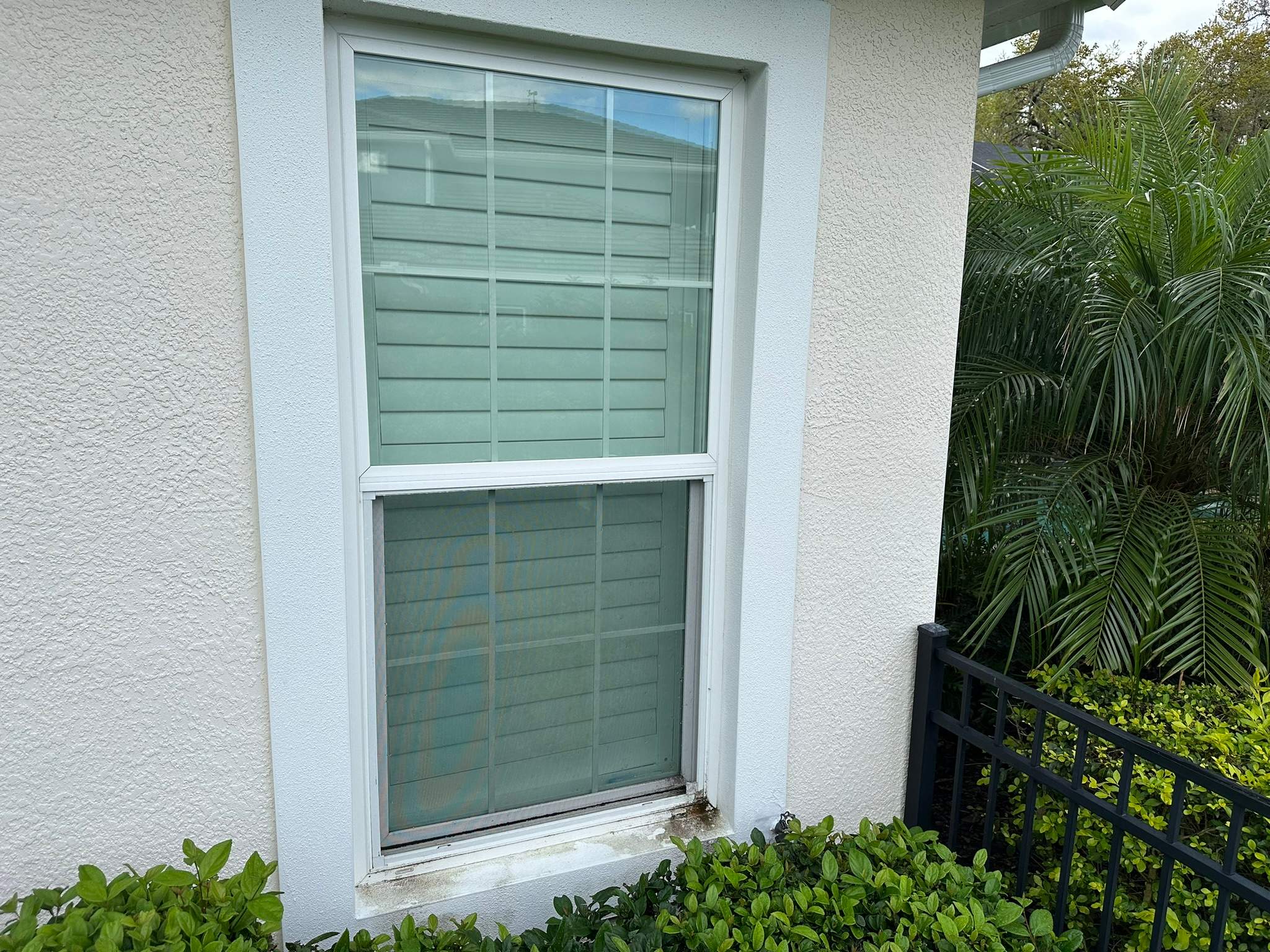House Wash & Pool Screen Enclosure Cleaning in Winding River Community, Bradenton, FL | Sunshine AquaWash by Sunshine AquaWash
