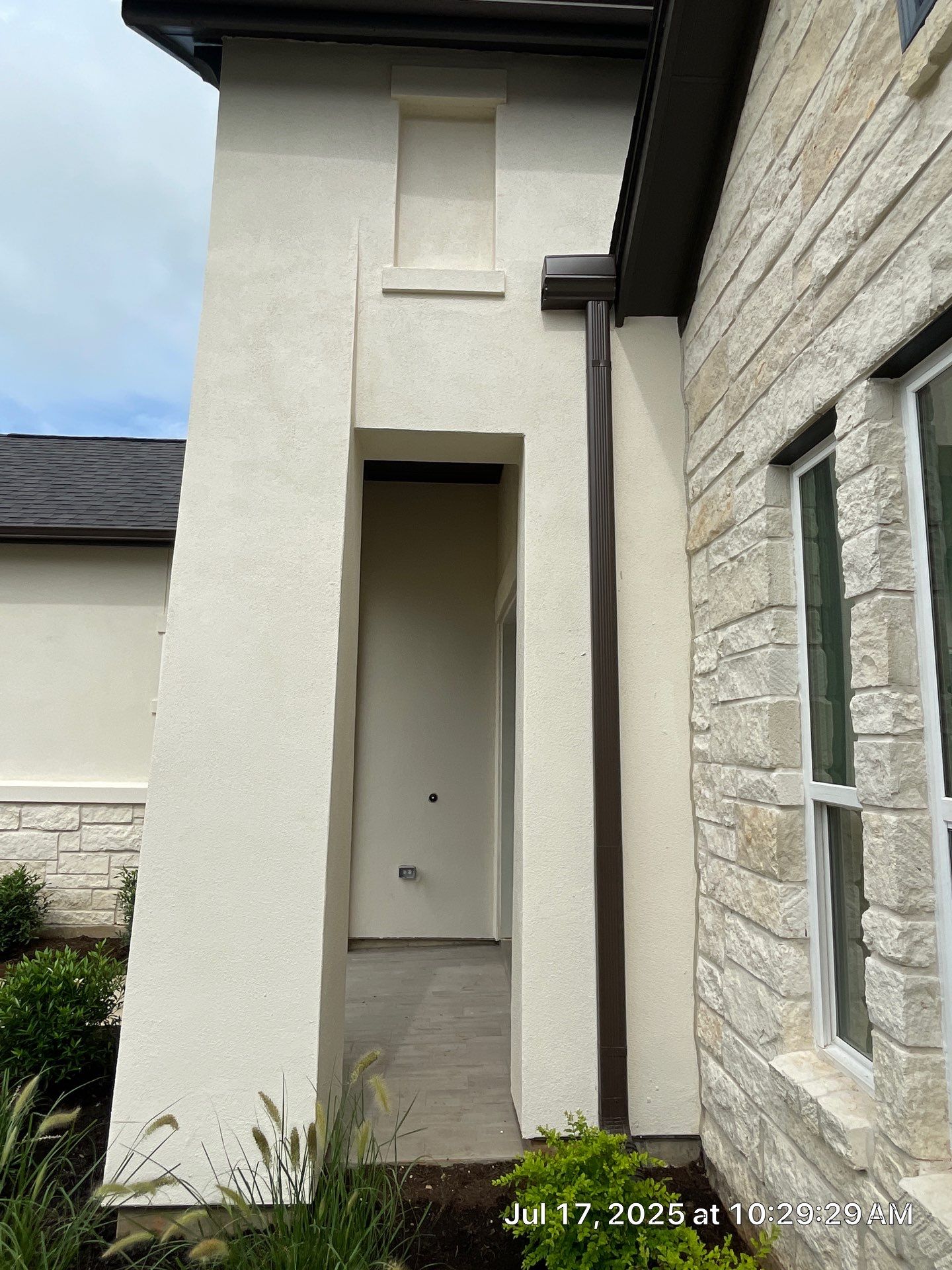 Magnolia Craftsmanship: Stucco and Foam Accents with Stone Integration by Apex Conventional Stucco Llc