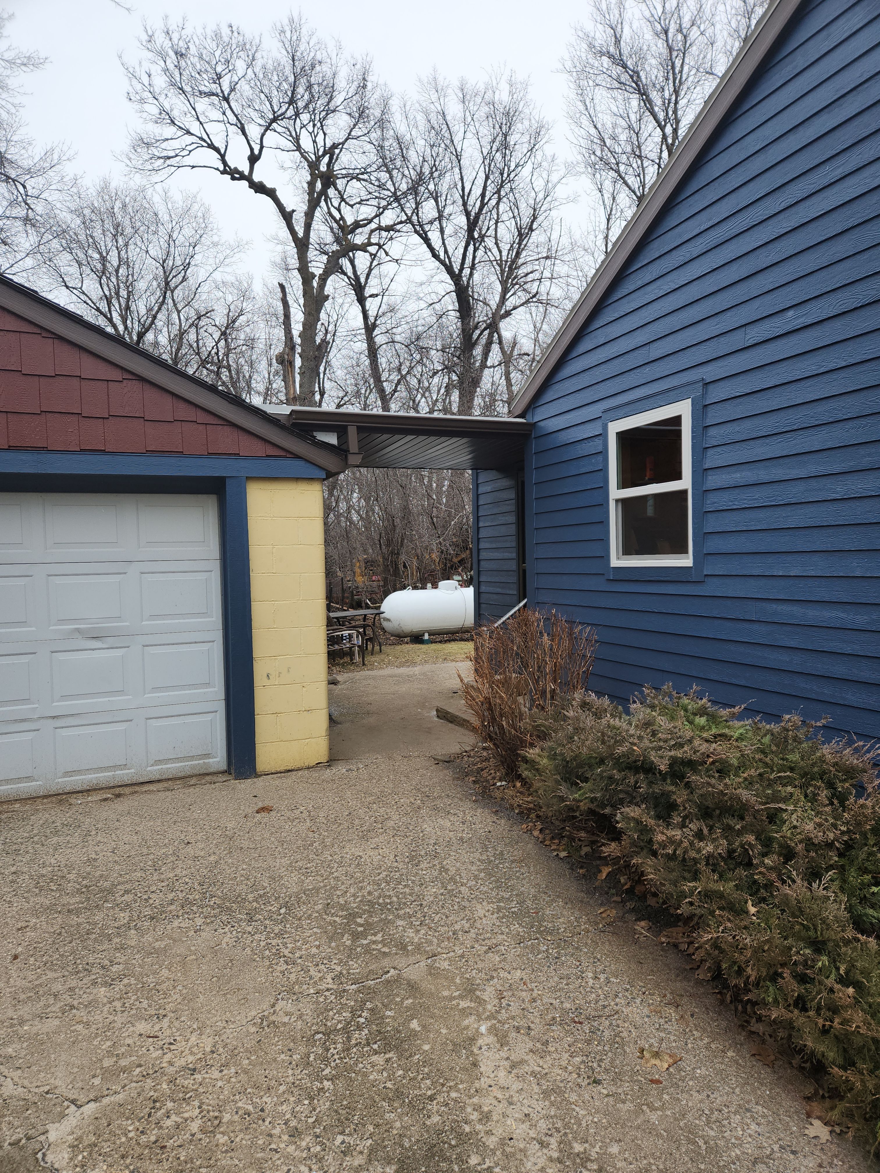 5" Gutters in Lake Lillian by Next Level Seamless Gutters / Exteriors Inc.