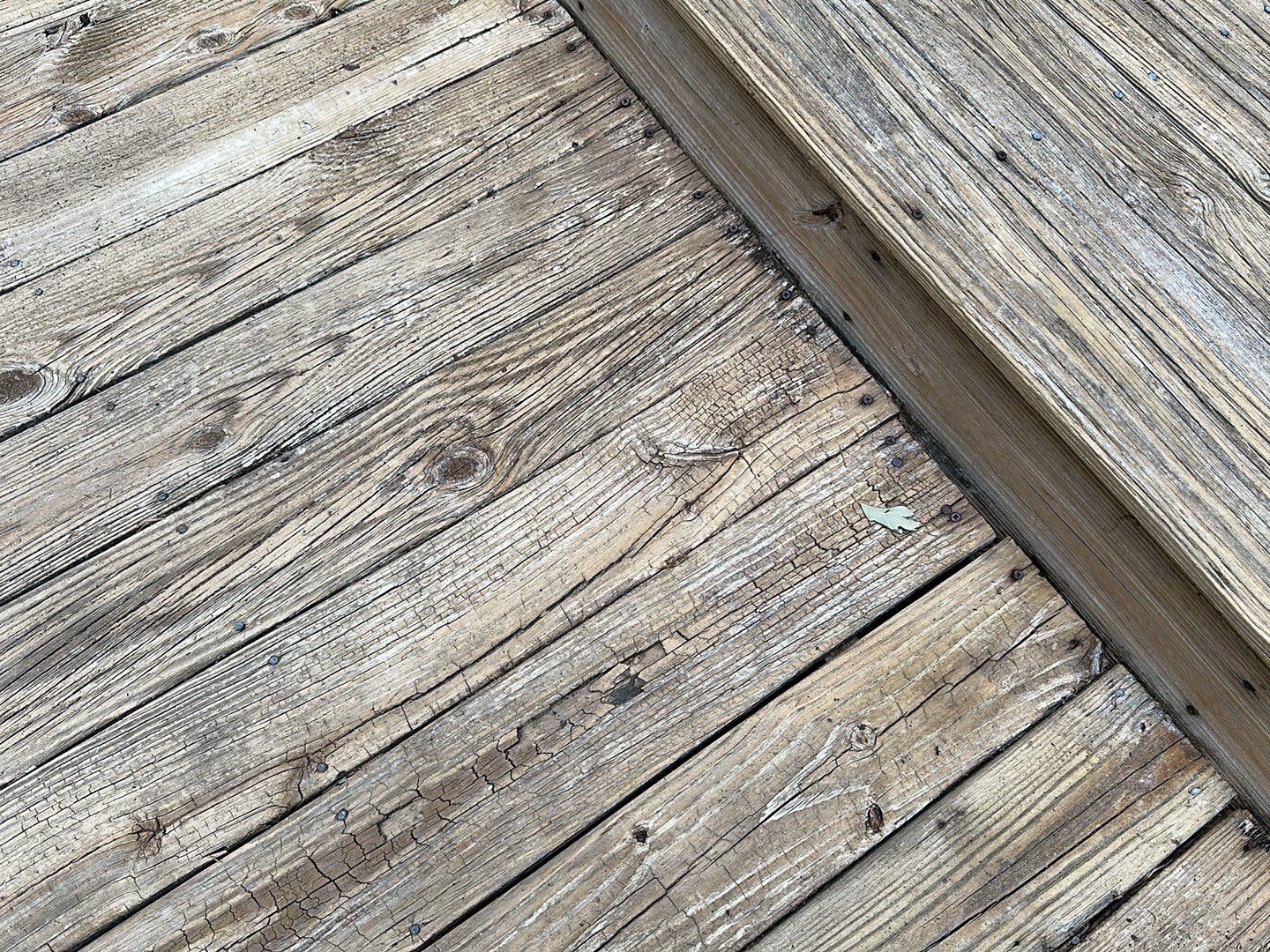 Weathered Deck using AcryFin by DuraSeal