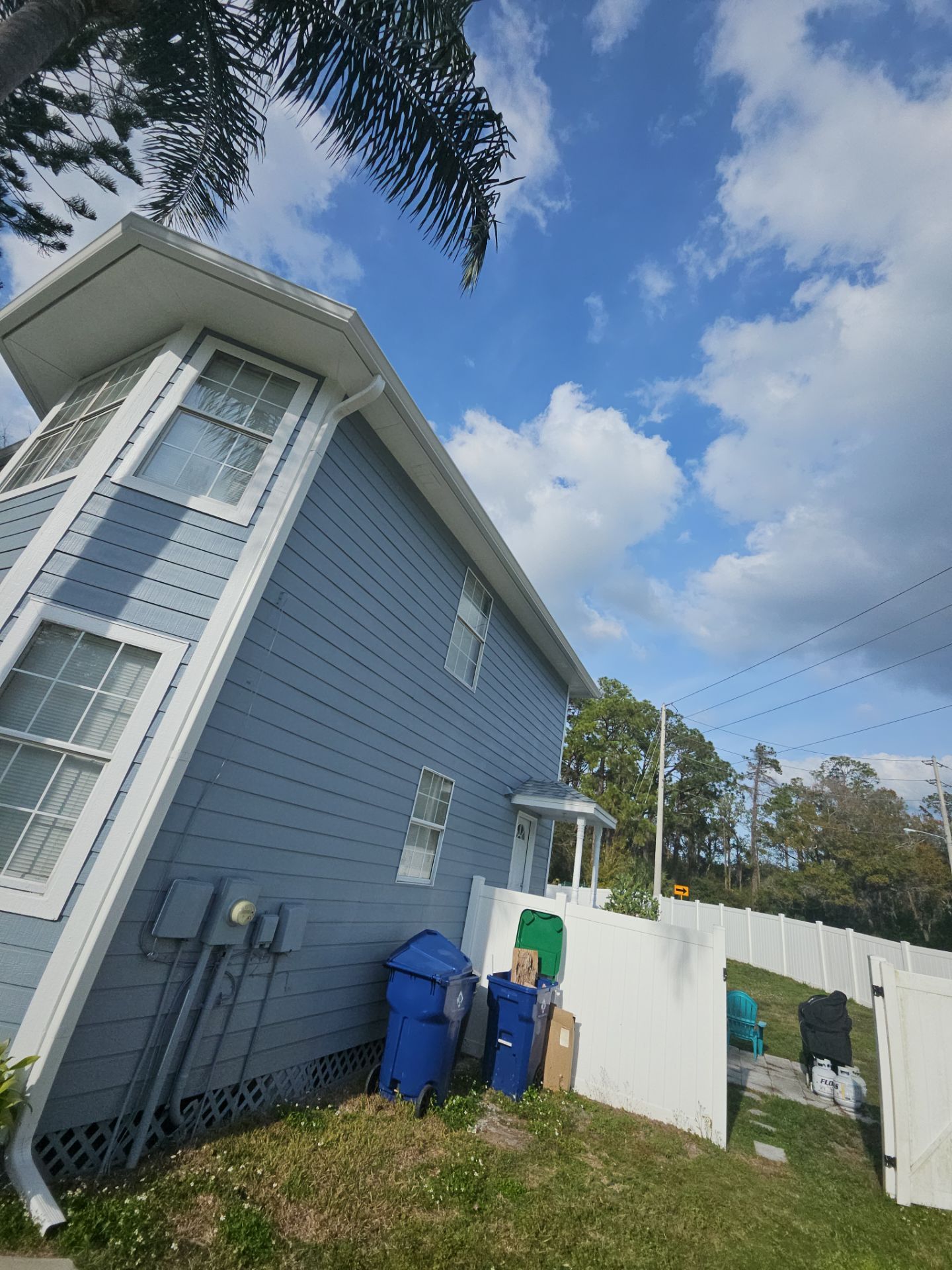 6 Inch Seamless Gutters using White Seamless Gutters in Largo FL by Gutter Professors