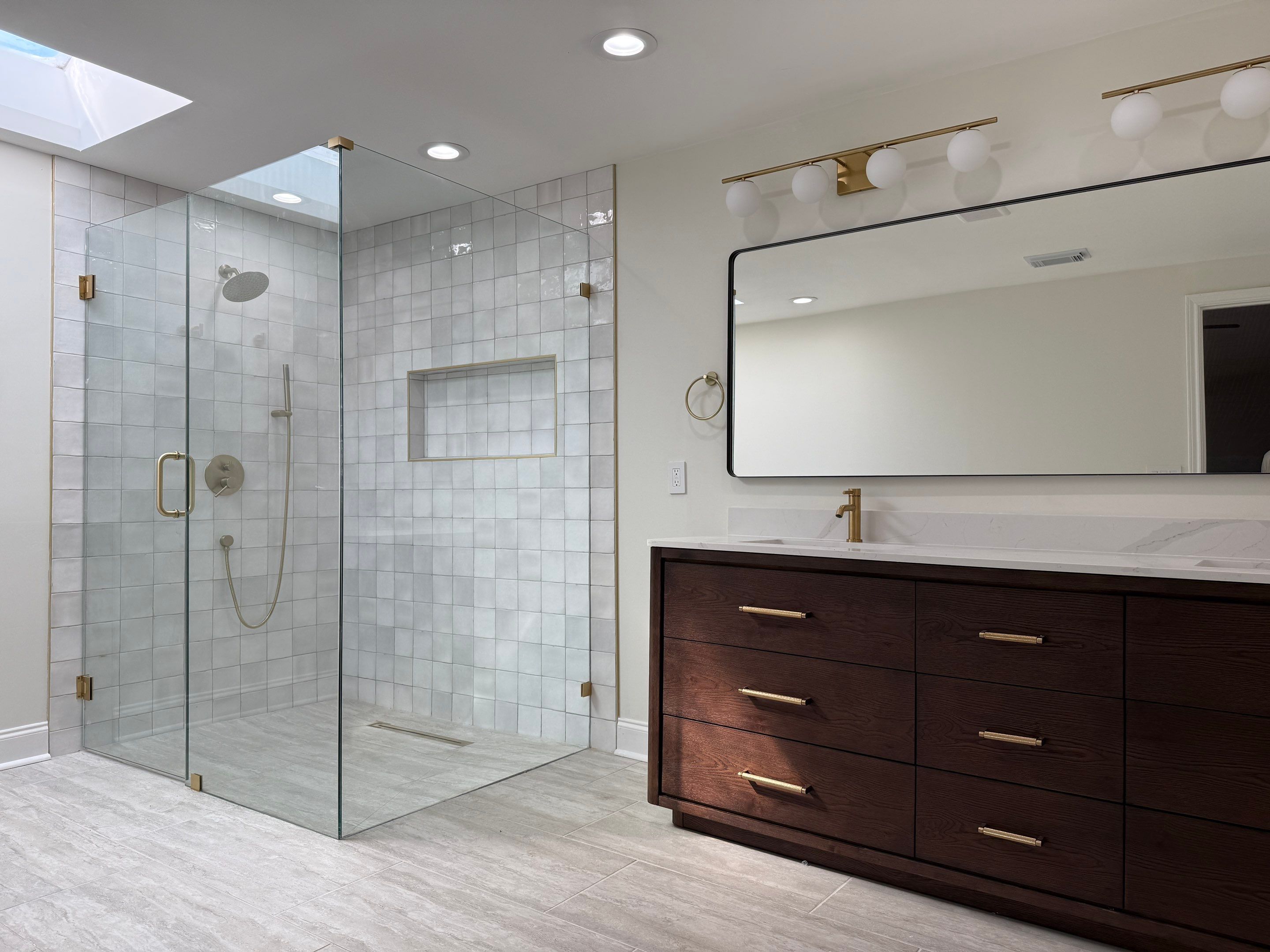 Primary RR Remodel by HOMES BY JAR