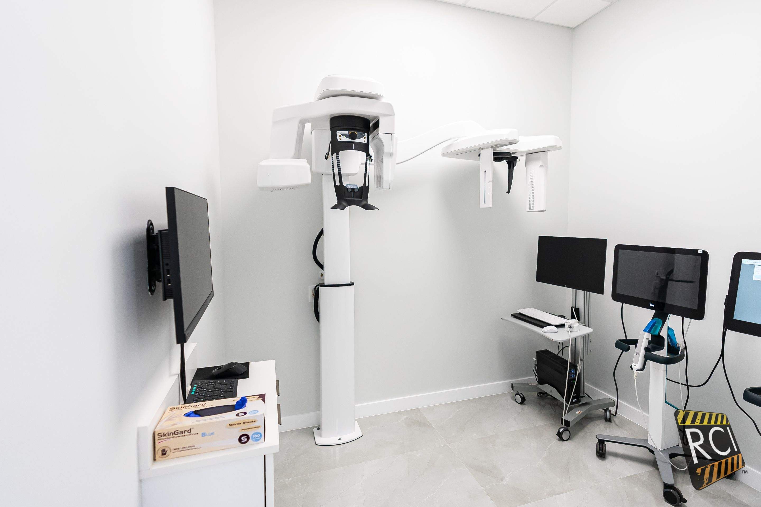 Rio Dental Studio by Ruiz Construction Inc