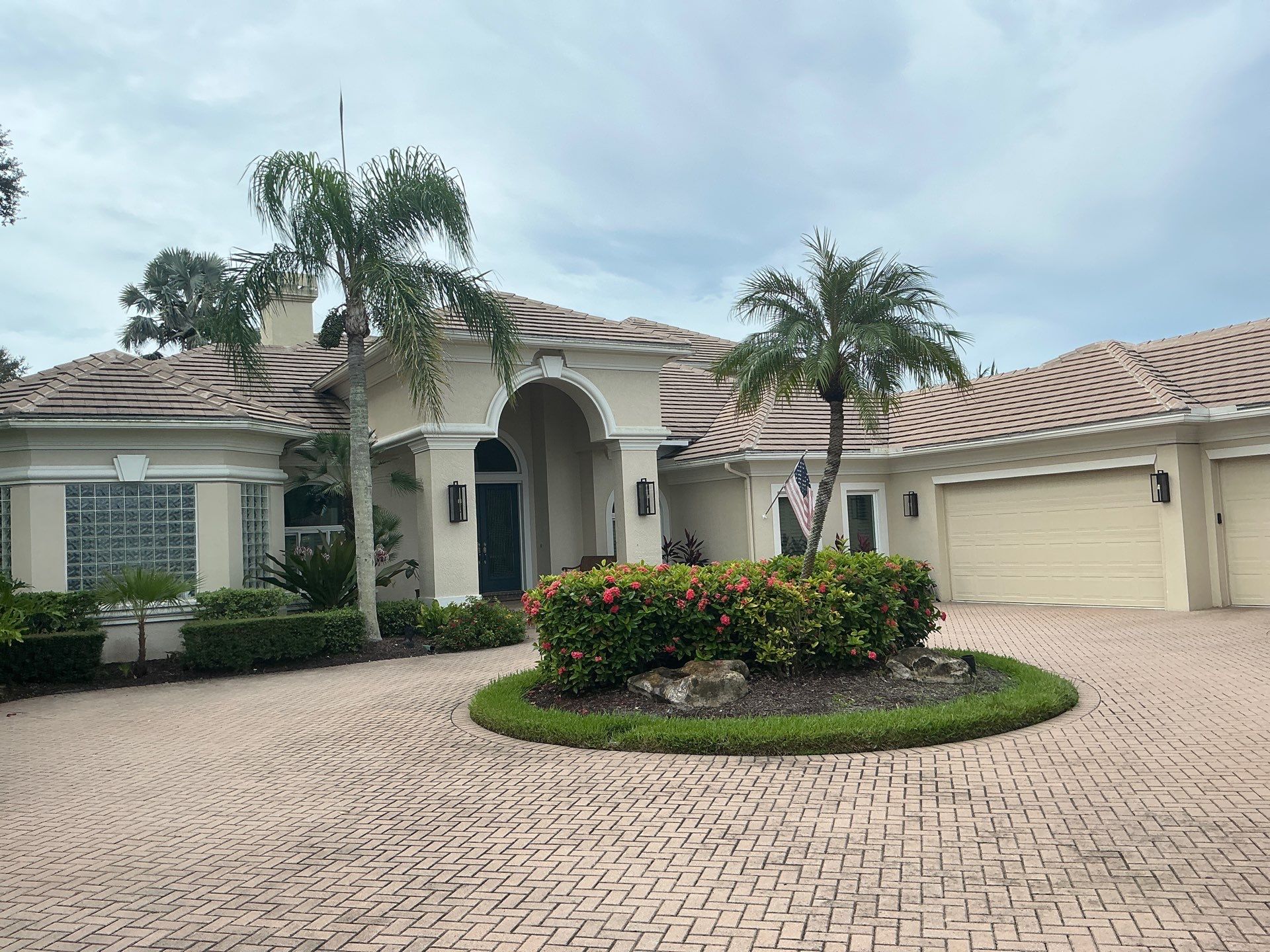Custom Gutter Solutions for Luxury Villas in Osprey FL by Gutter Professors