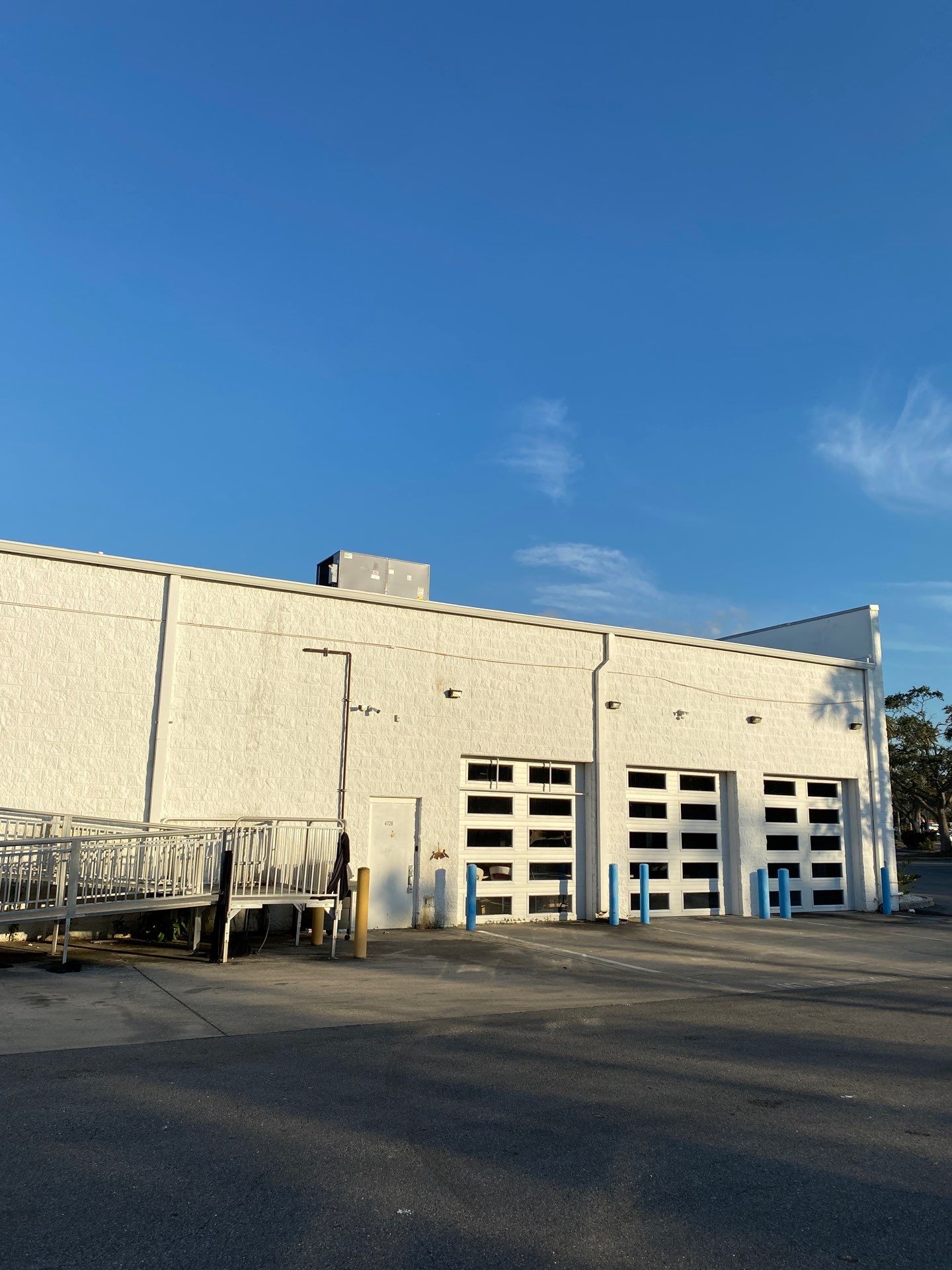 7-Inch Seamless Gutters for Commercial Installation in Sarasota FL by Gutter Professors