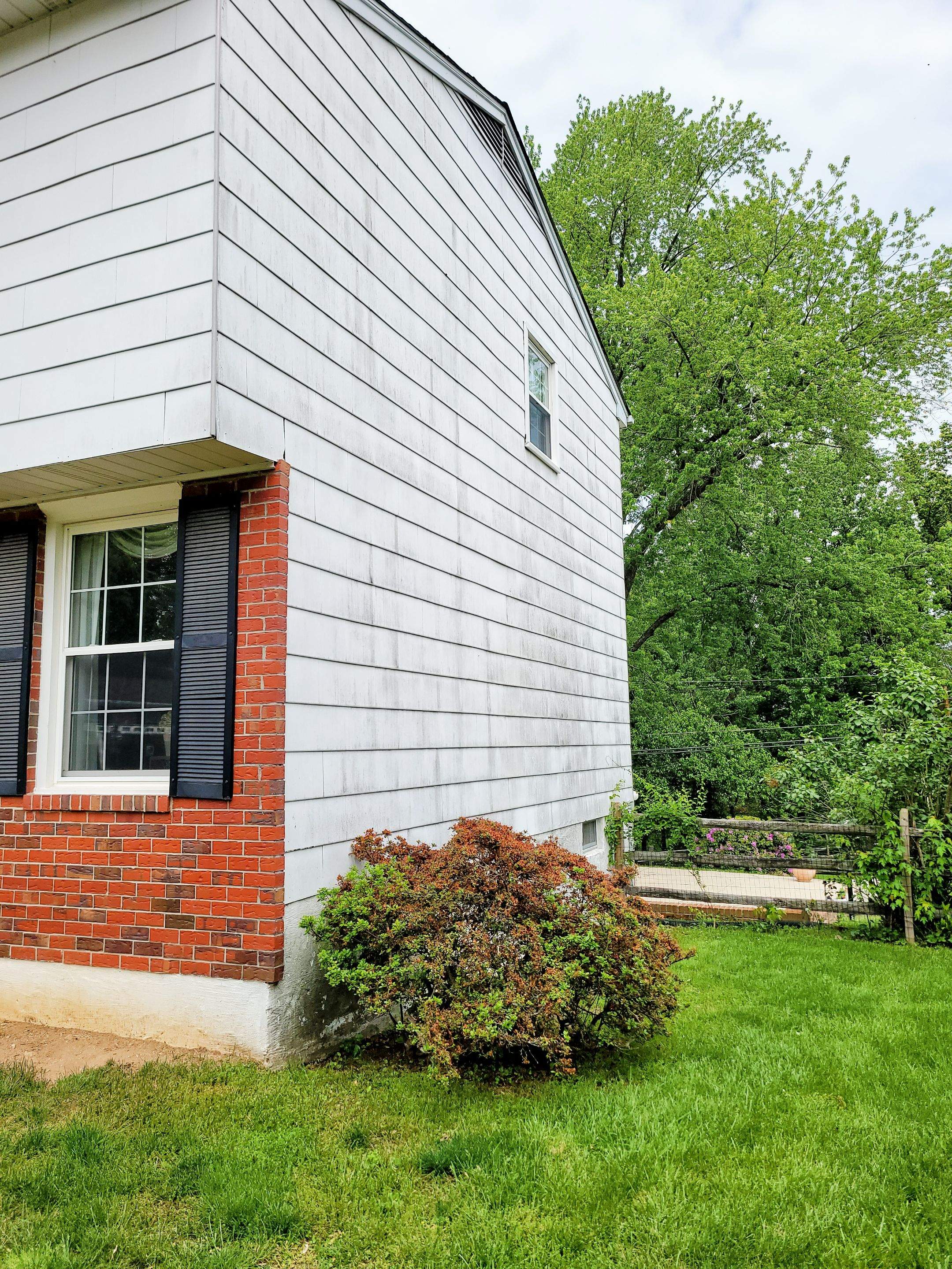 Siding Replacement by Roof Right Inc