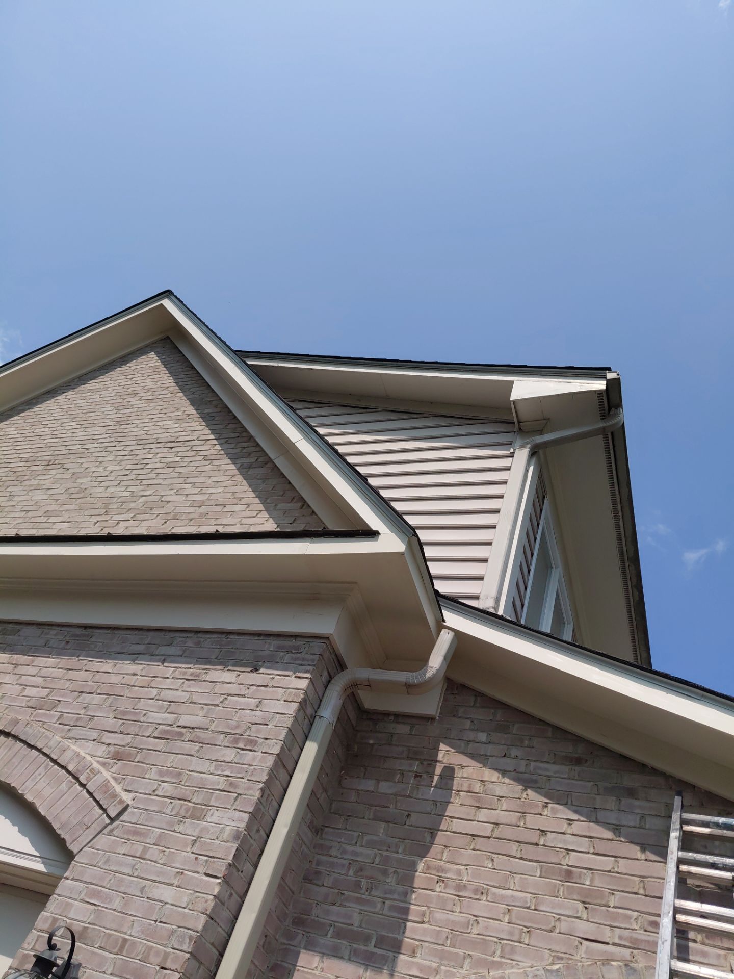 Great Falls : residential Roof with CertainTeed Landmark Pro in Max Def Moire Black  by RM Banning, Inc.