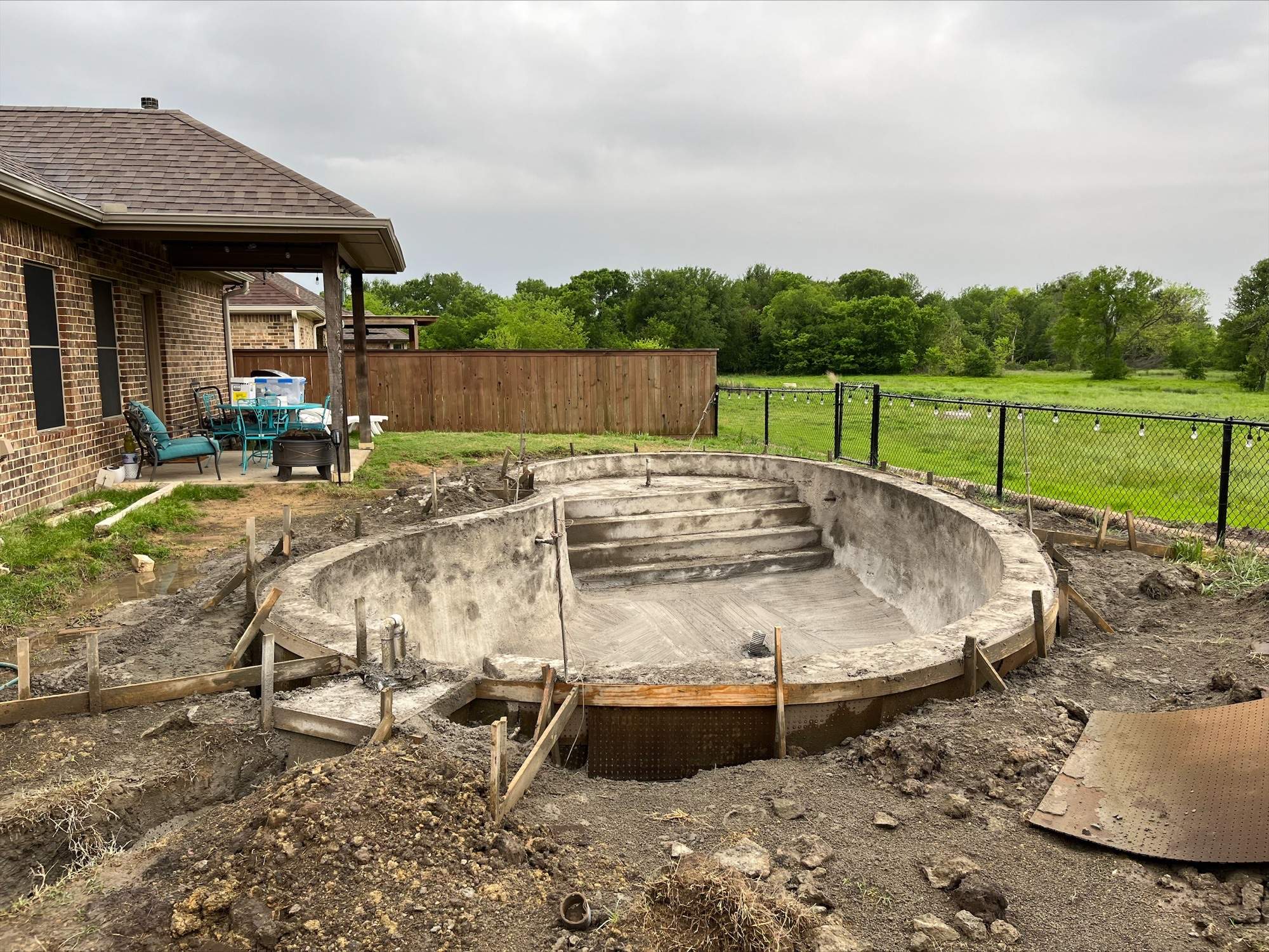 Freeform Pool with Tanning Ledge by Pinnacle Pools and Spas - DFW