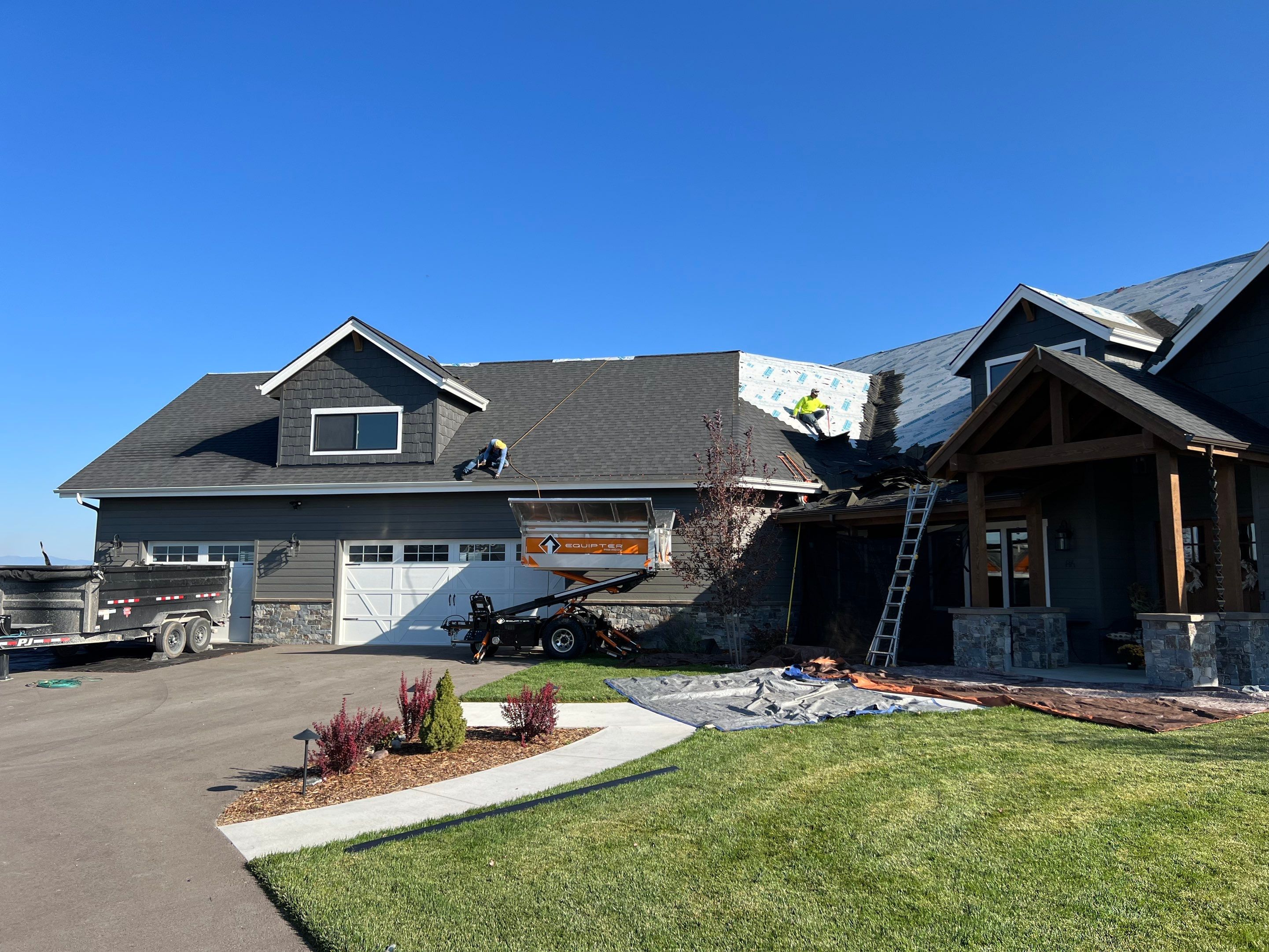 Owens Corning TruDefinition Duration - Onyx Black by Montana Roofing Solutions