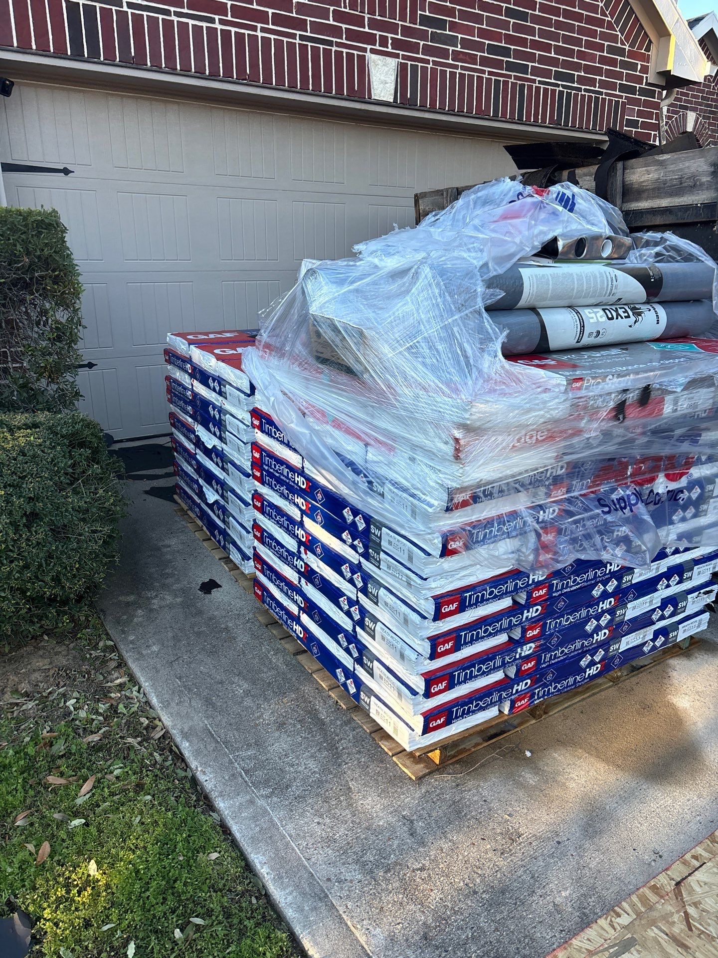 GAF HDZ - Weathered Wood by Elite Roofing LLC