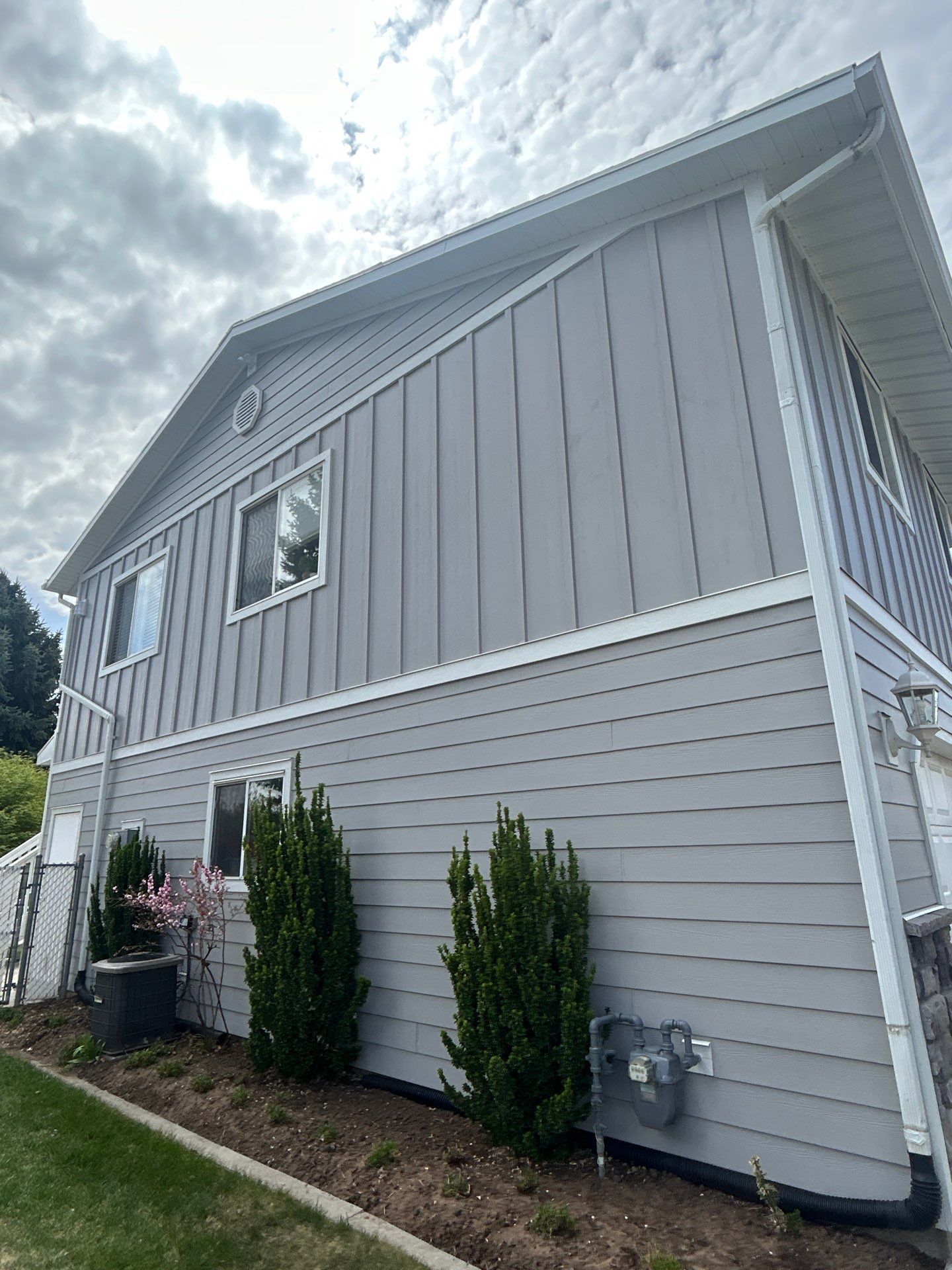 Lindon | Hardie & Steel Mixed Siding | Pearl Gray by Ideal Siding Utah