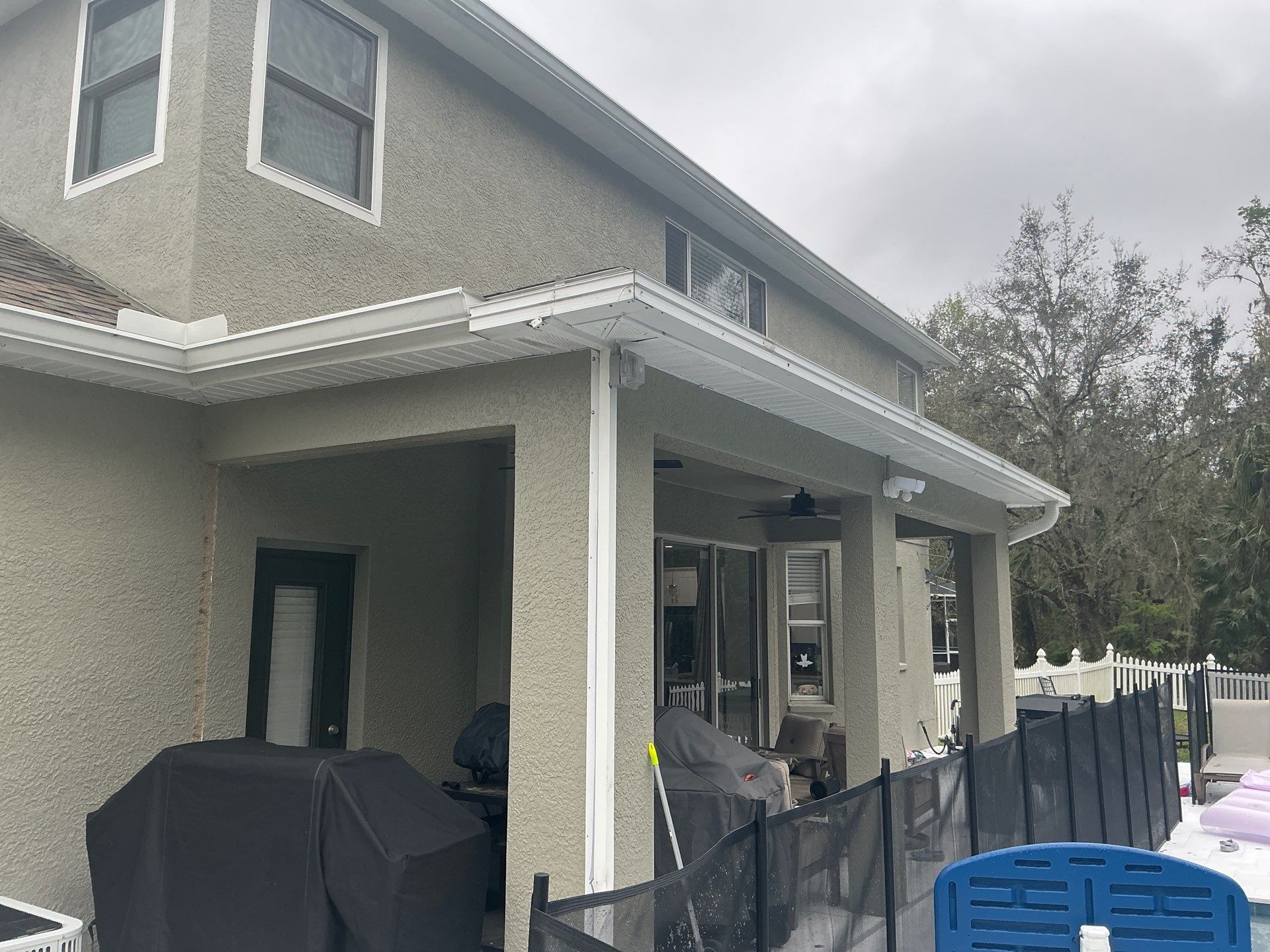 White 6'' Seamless K-style Gutters and Downspouts in Wesley Chapel, FL by Gutter Professors