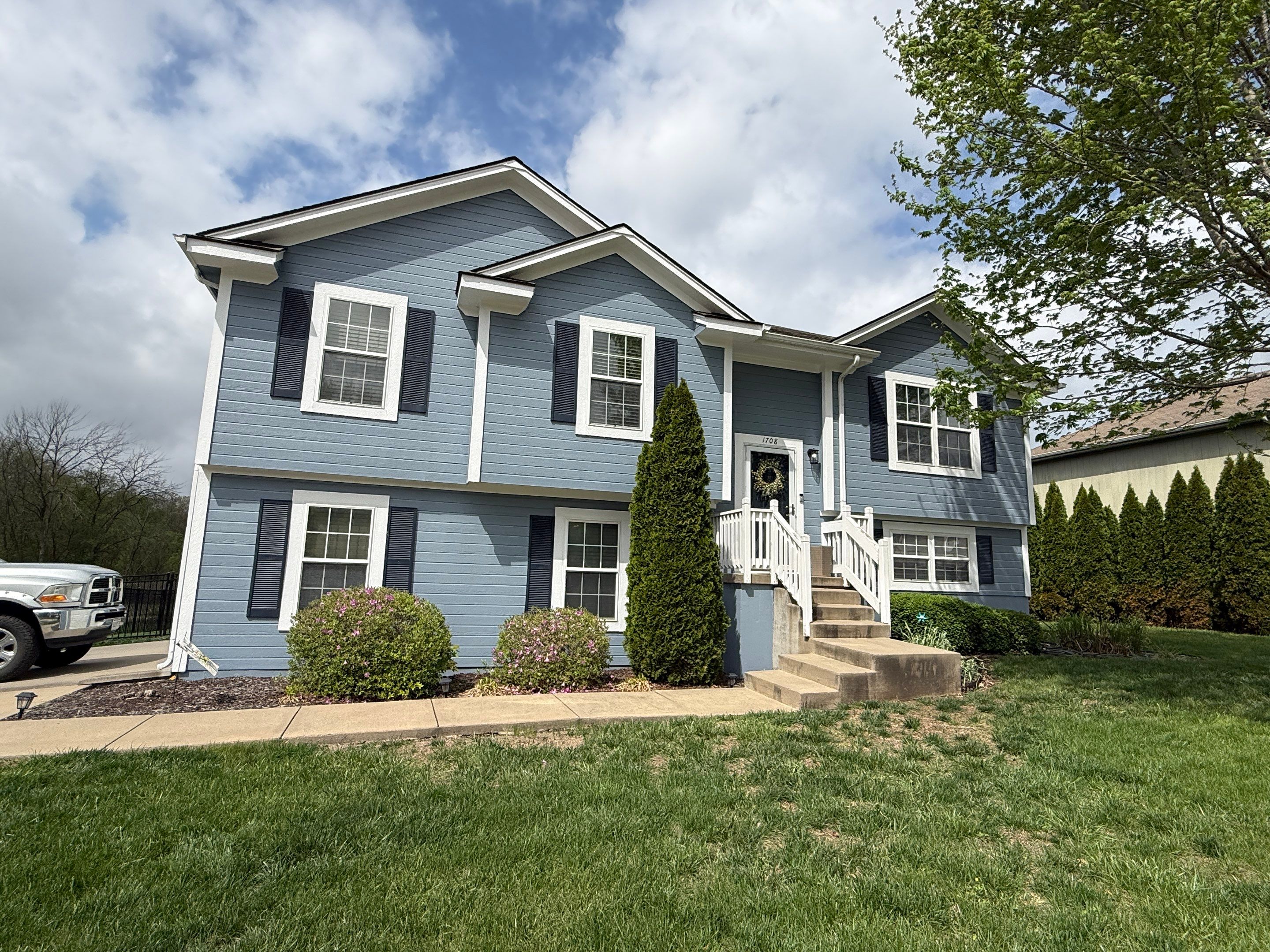 Grain Valley Residential Roof Replacement Featuring GAF Timberline HDZ Shingles by Summit Roofing
