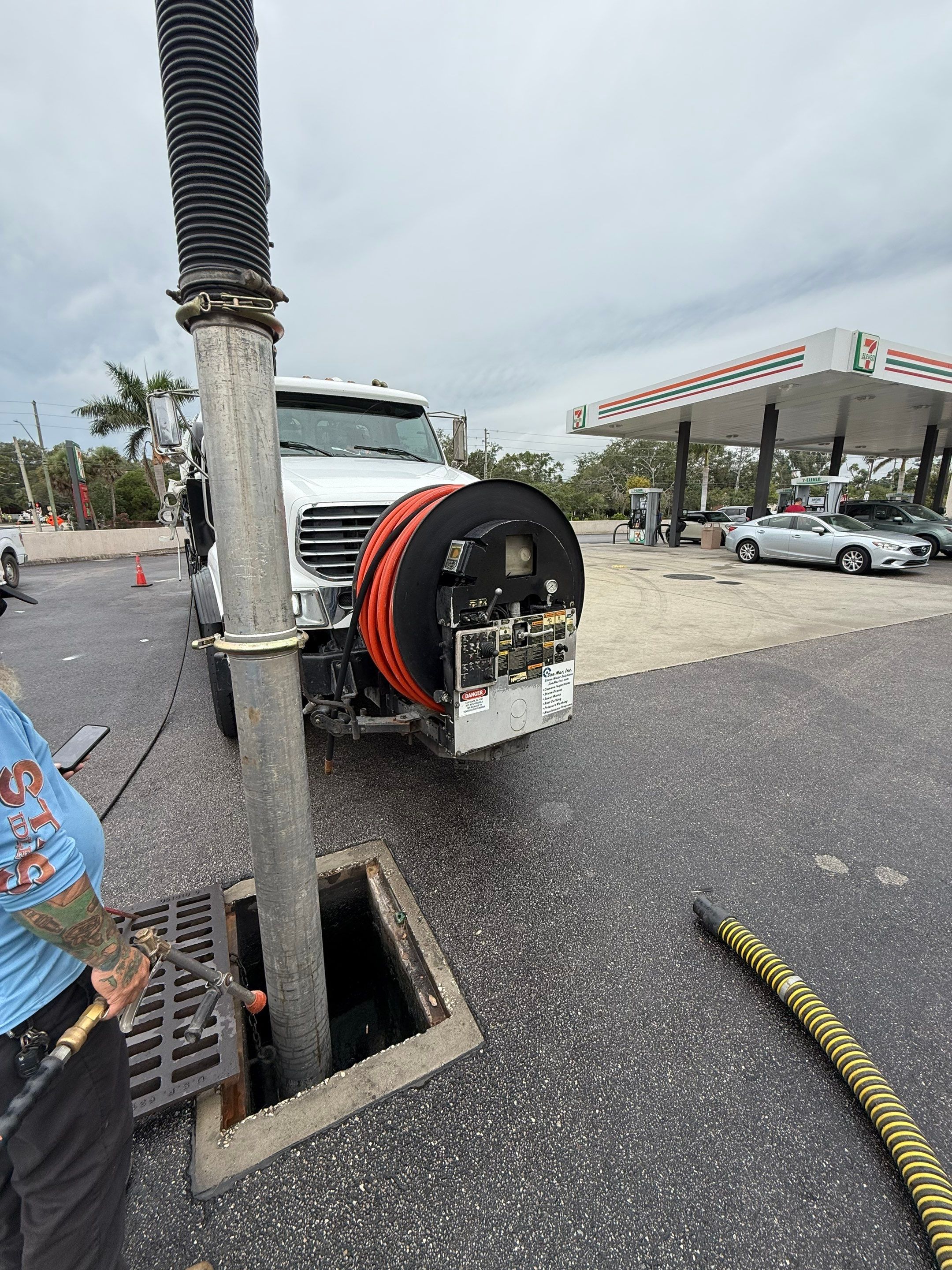 St. Petersburg 7-Eleven Stormwater System Cleaning by Don Mar, Inc. Storm Water Solutions