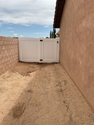 Fence Installation using Vinyl