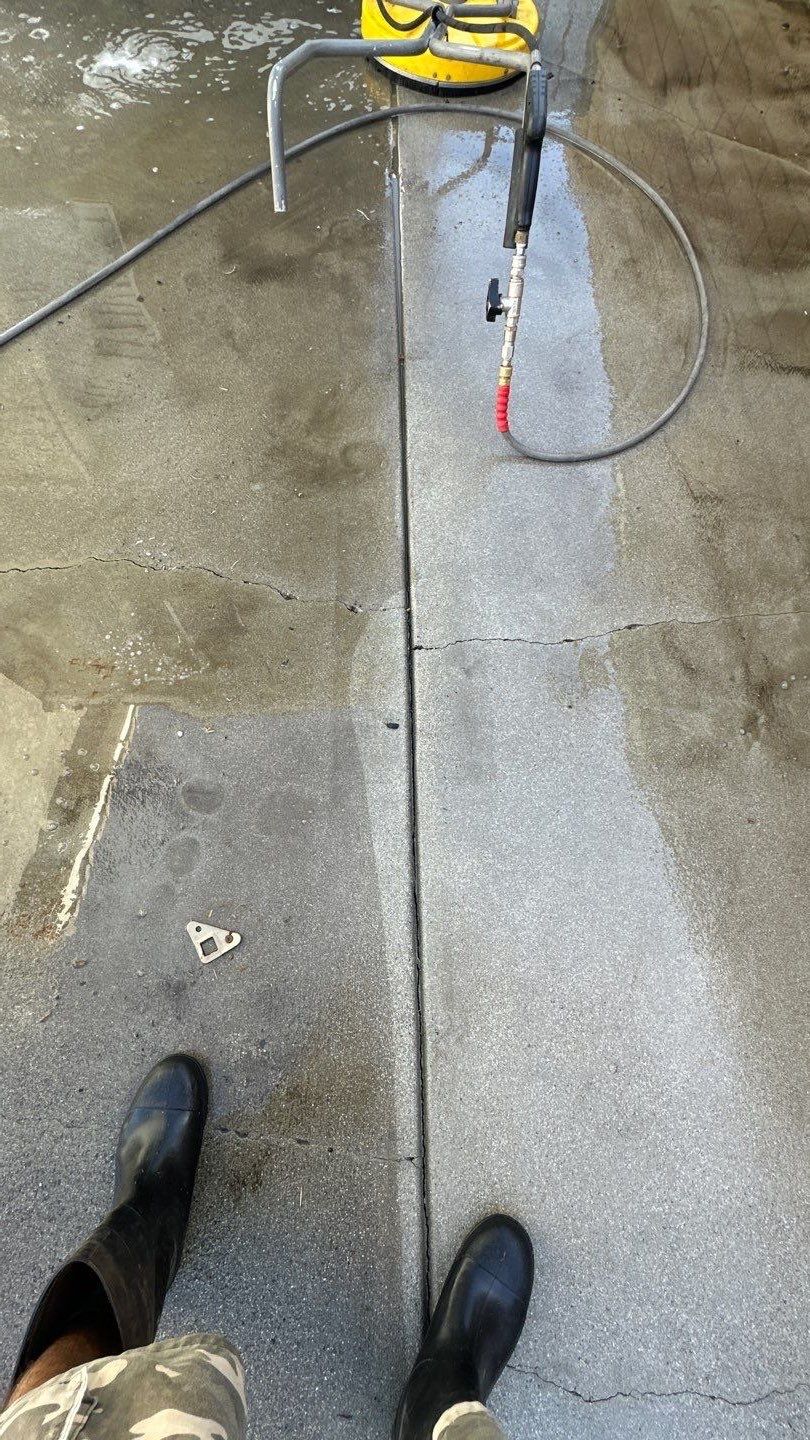 House washing, window cleaning, and screen repair by Property Cleaning Experts