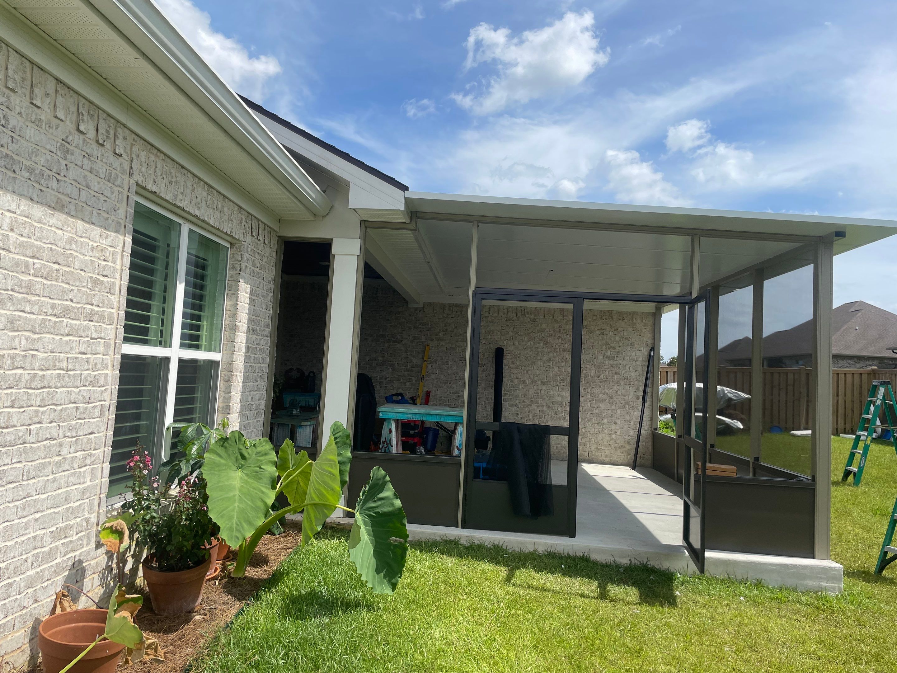 Screen Room Using Colorbeam in Fairhope, AL by Titan Sunrooms