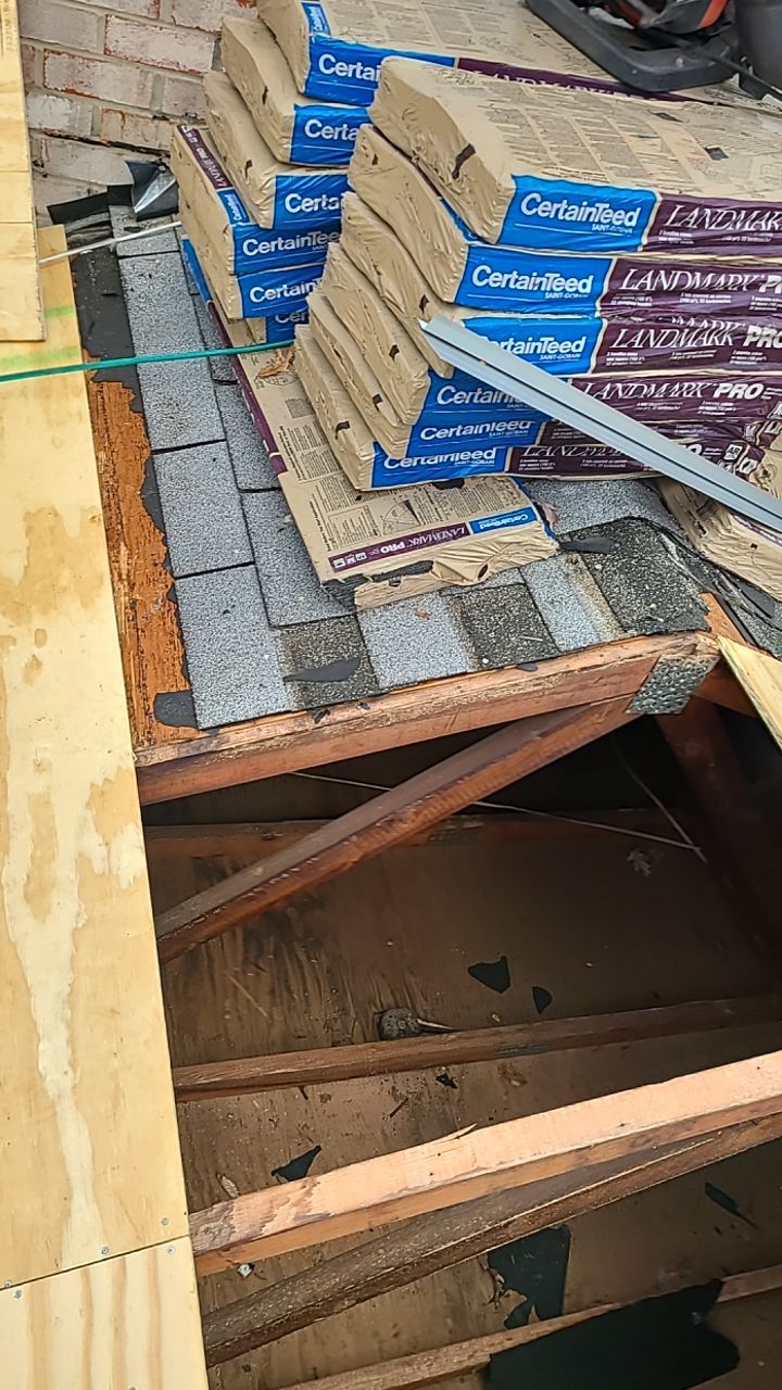 Springfield CertainTeed Charcoal Black Roof & CertainTeed Colonial White Siding by RM Banning, Inc.