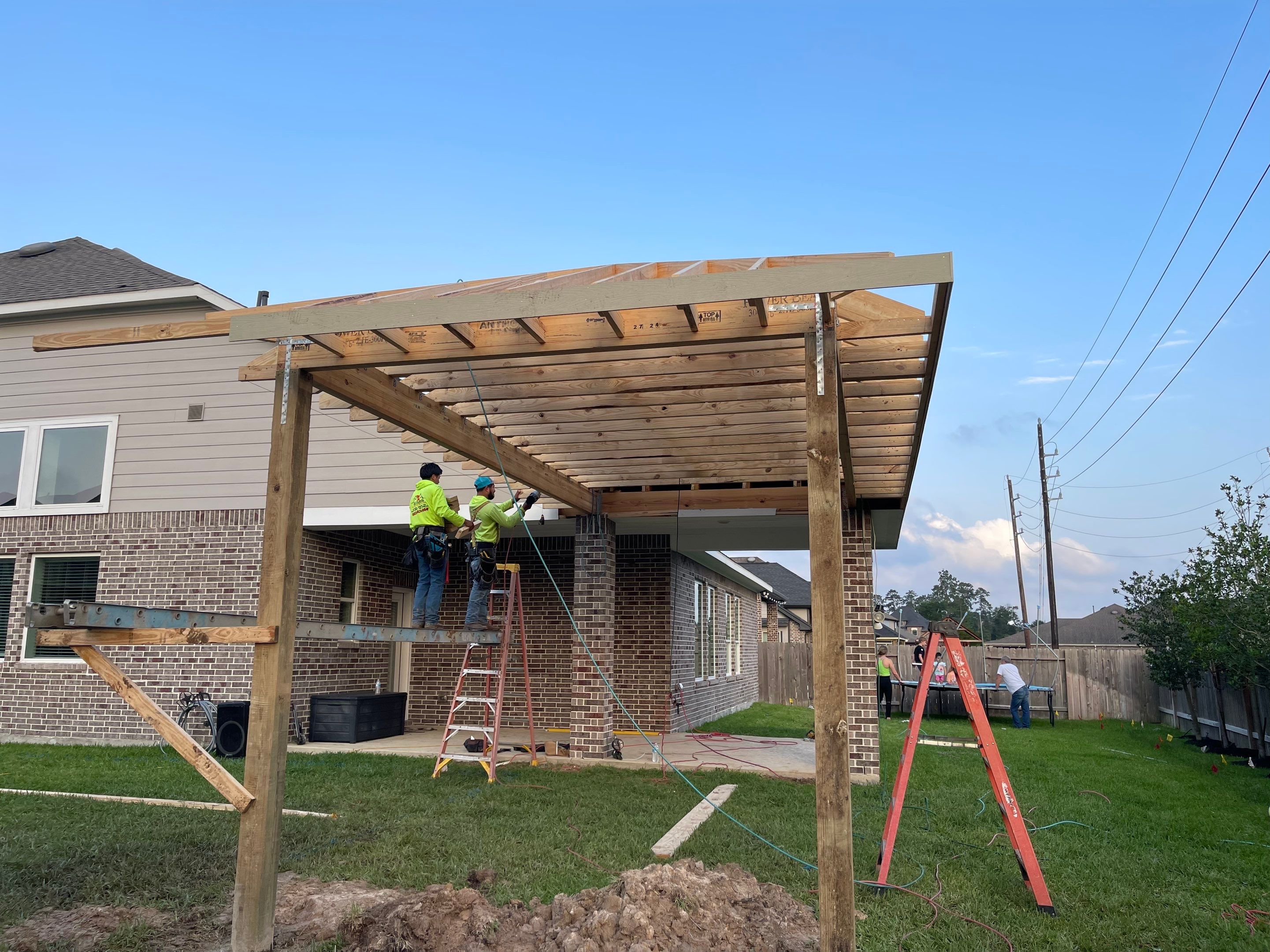 Covered patio and Summer Kitchen in Spring, TX by SophAlx LLC