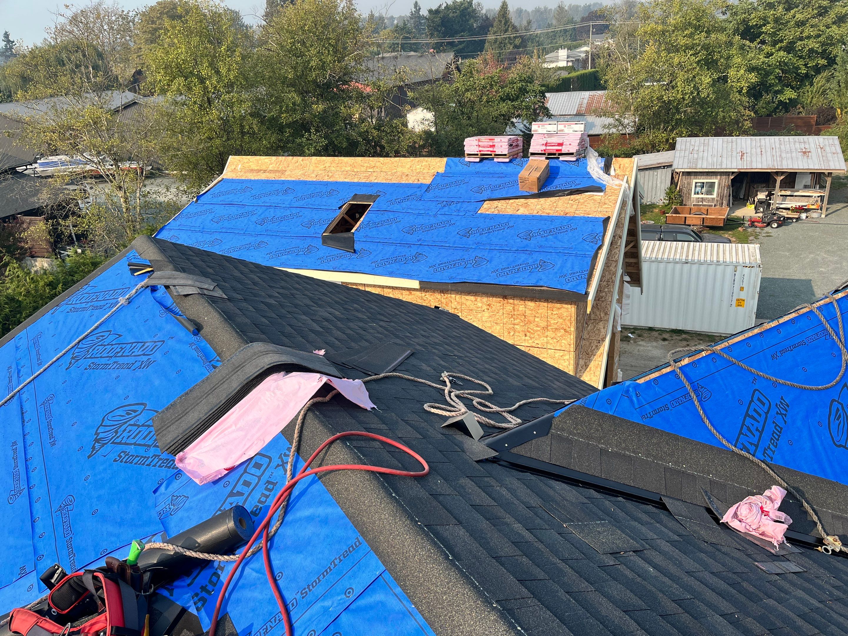 Residential Roofing Installation using OC Oakridge shingles with prolok accent roofs by Top Notch Roofing Inc