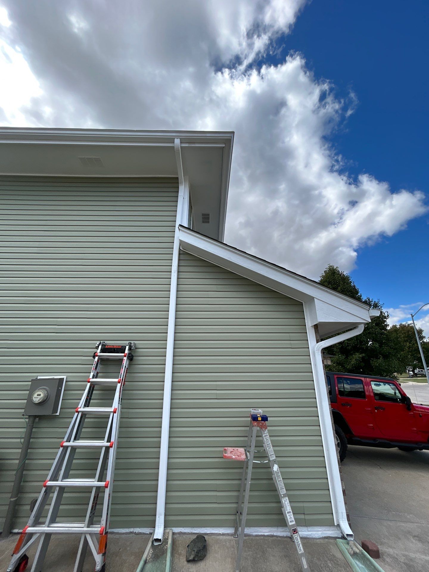 Vinyl siding in Pleasant Hill, IA by Blu Ember Properties