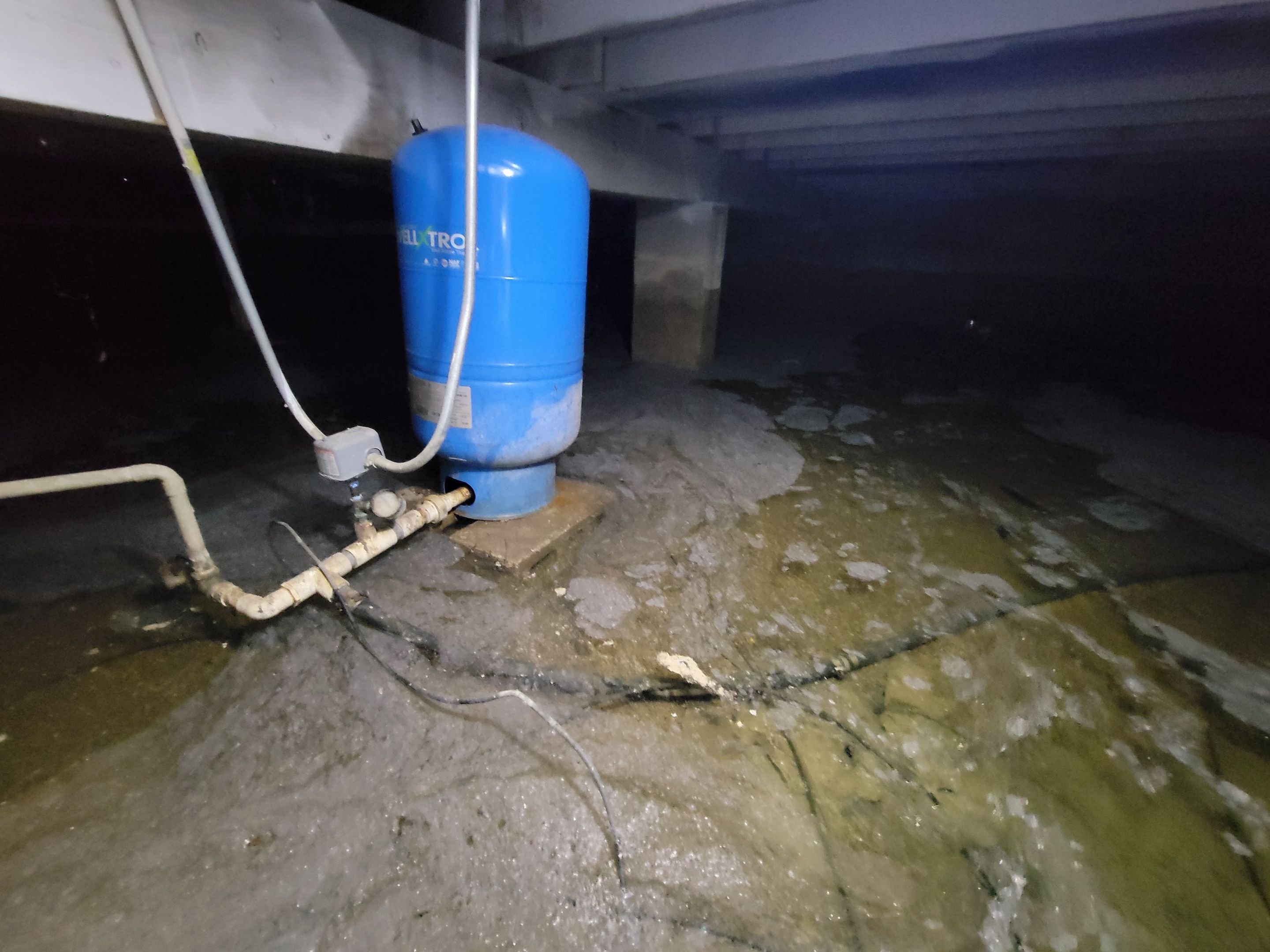 Crawl Space Water Extraction by Chicagoland Water Medics