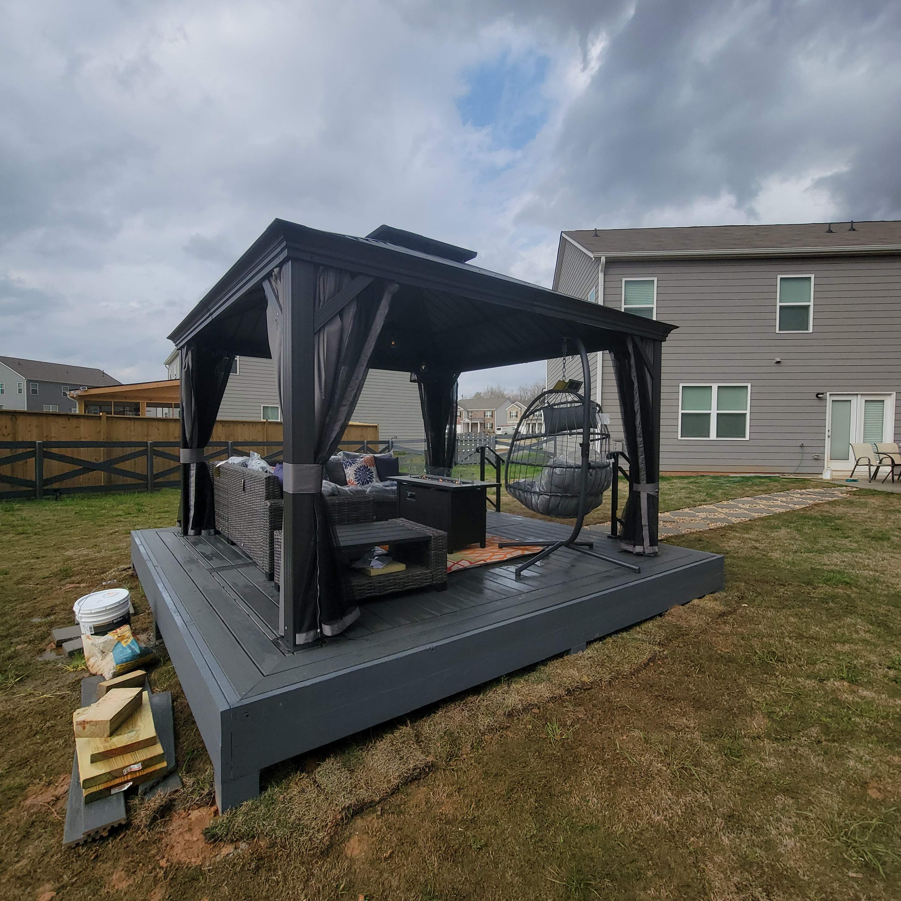 Exterior Gazebo by Ajayi Design and Construction 