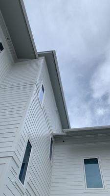 Gutter Installation Using 6 Inch Seamless Aluminum Gutters