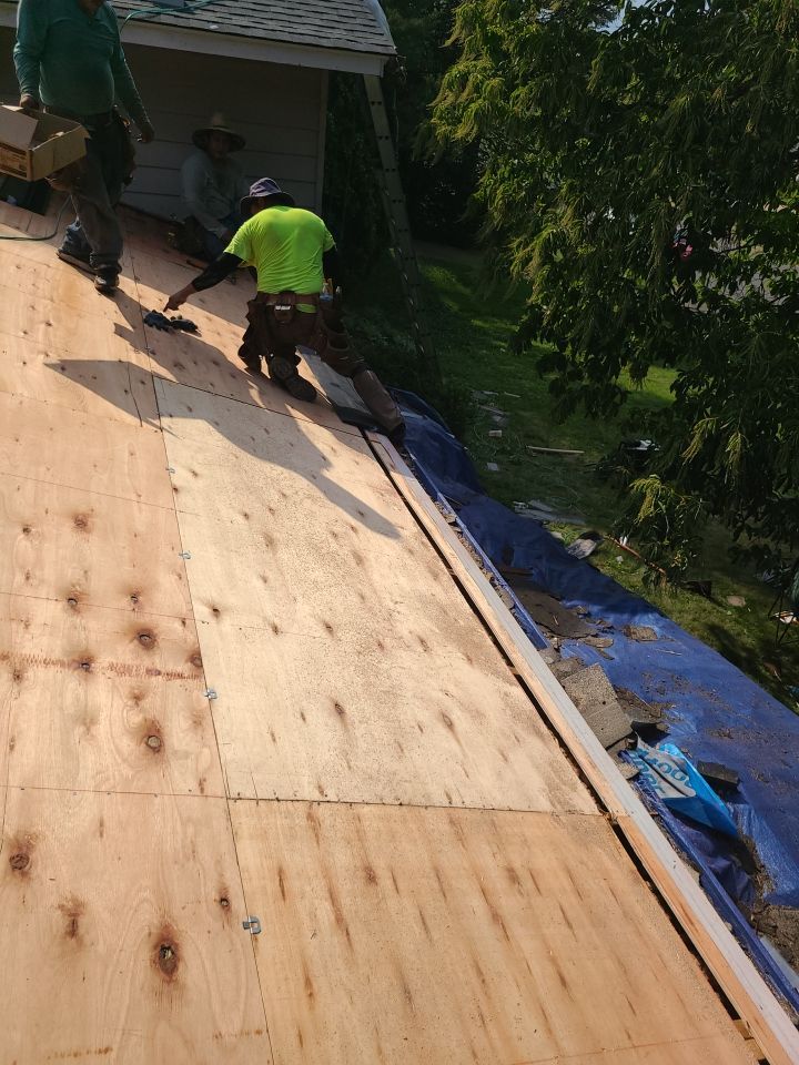 Vienna: CertainTeed Landmark Pro Architectural Shingles in Max Def Pewterwood by RM Banning, Inc.