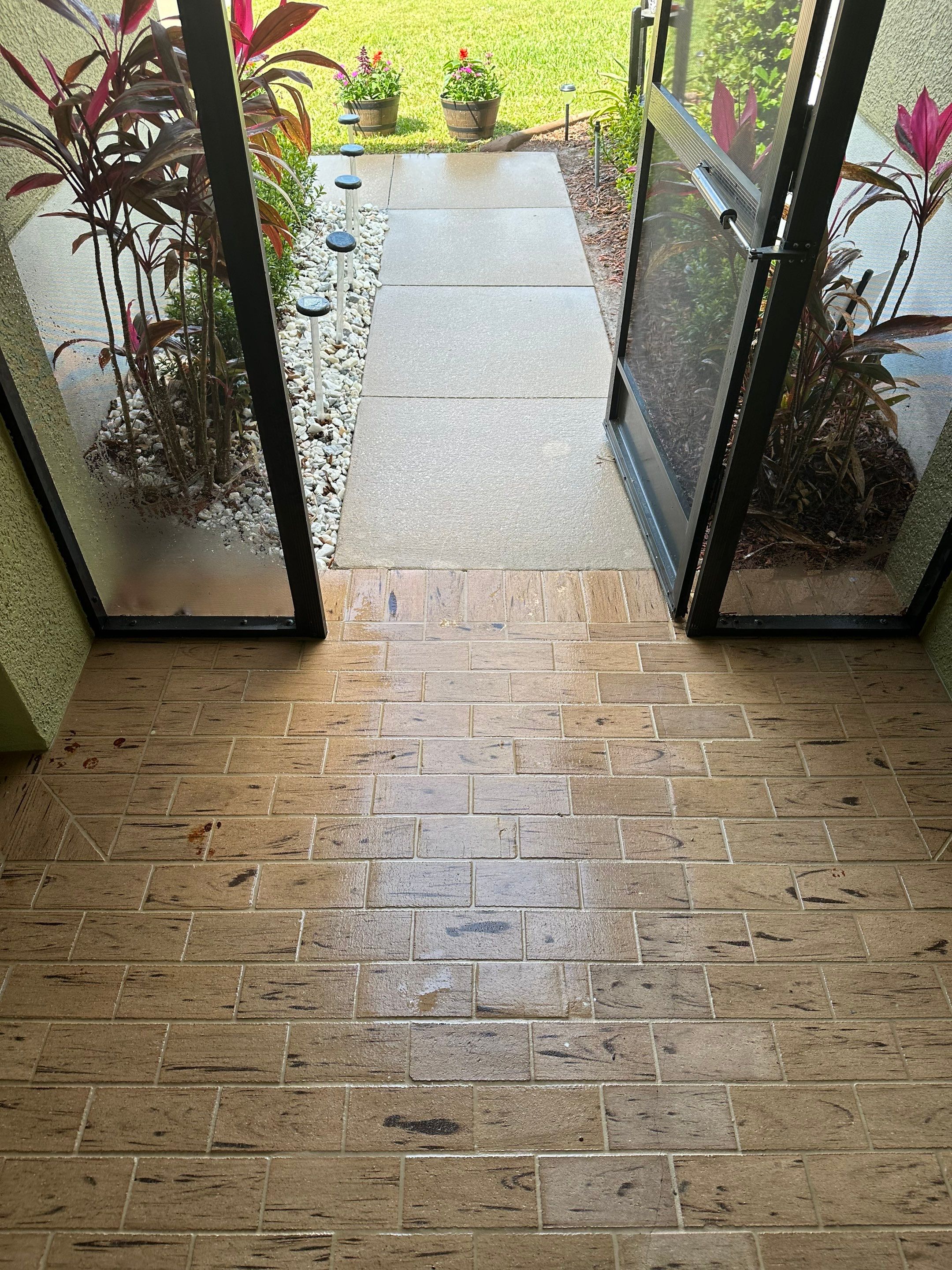 Driveway Cleaning in River Plantation Community, Parrish, FL by Sunshine AquaWash