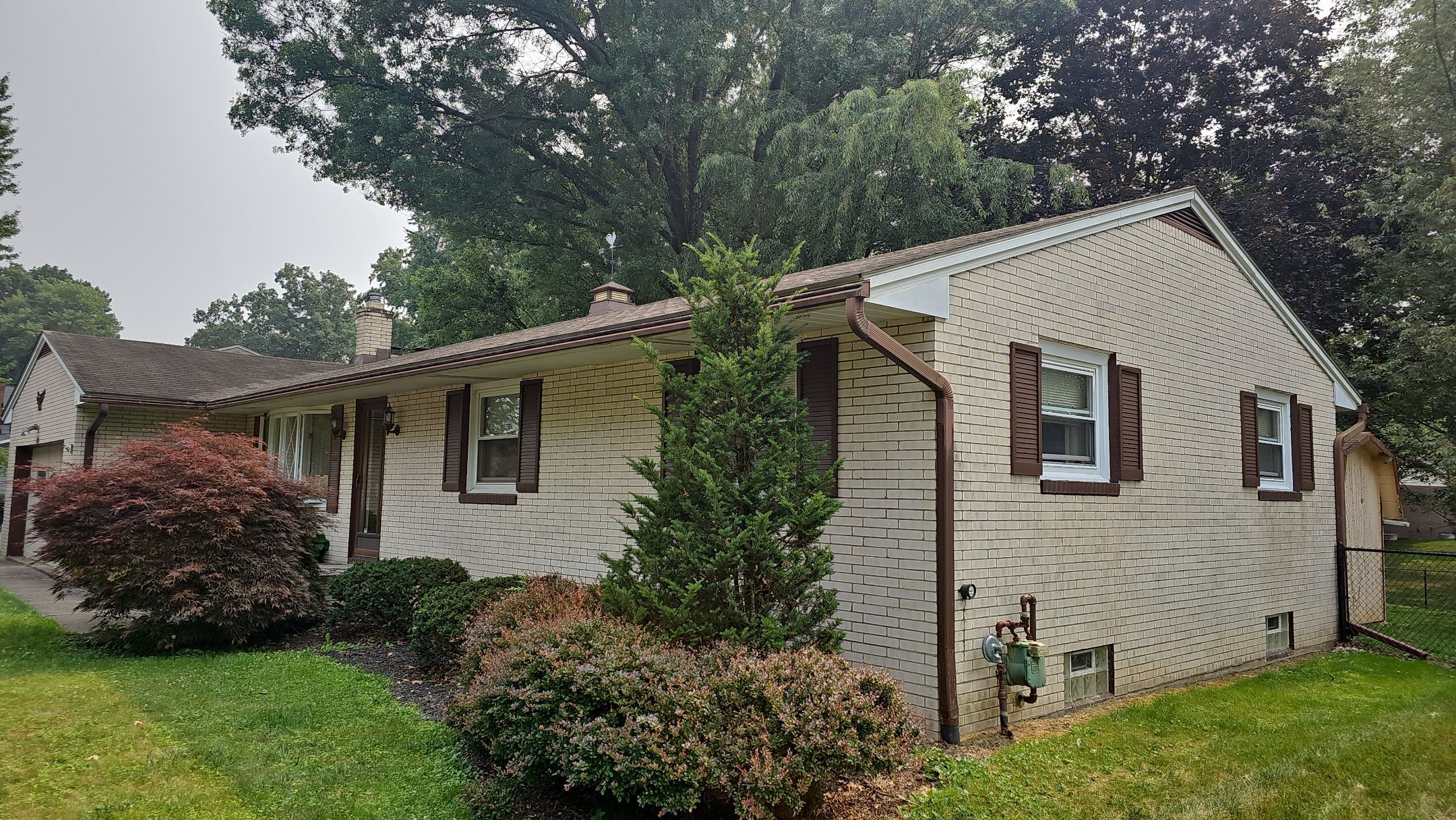 ATLAS PINNACLE COLOR: BURNT HICKORY by Eagle Eye Roofing