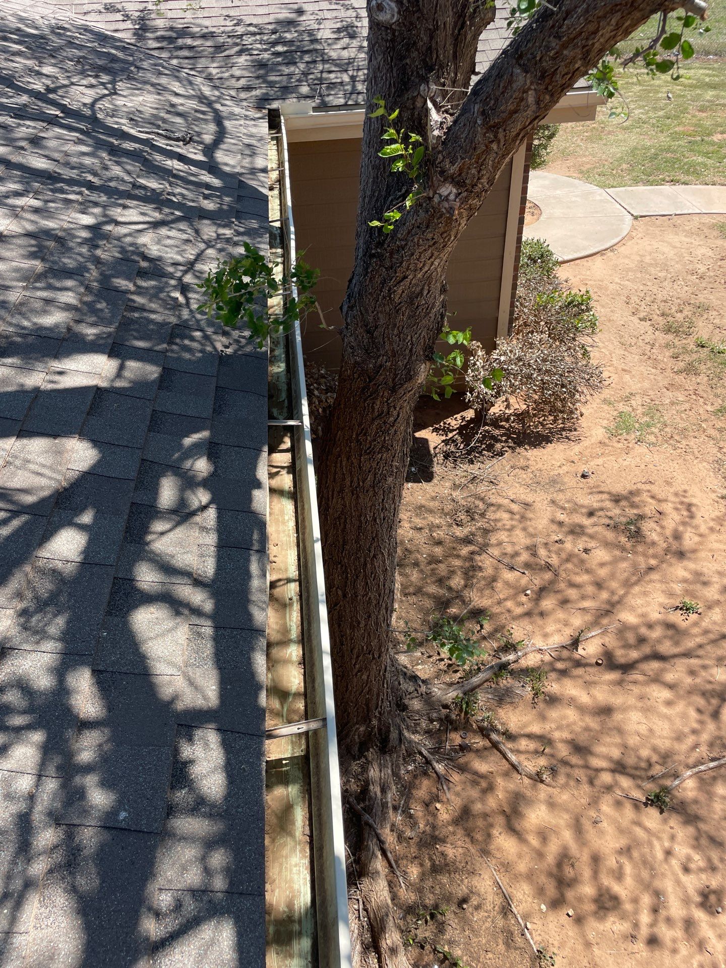 Commercial gutter cleaning Amarillo, TX after photo with clean gutters