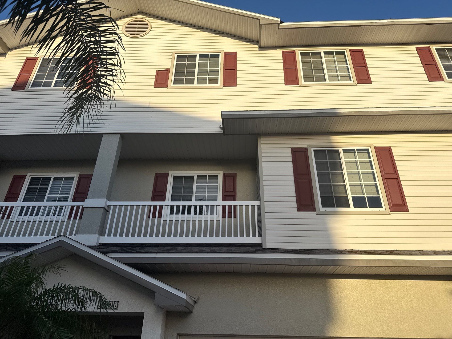 3-Story Townhome House Wash Near Manatee River | Riverbay Townhomes, Palmetto, FL by Sunshine AquaWash