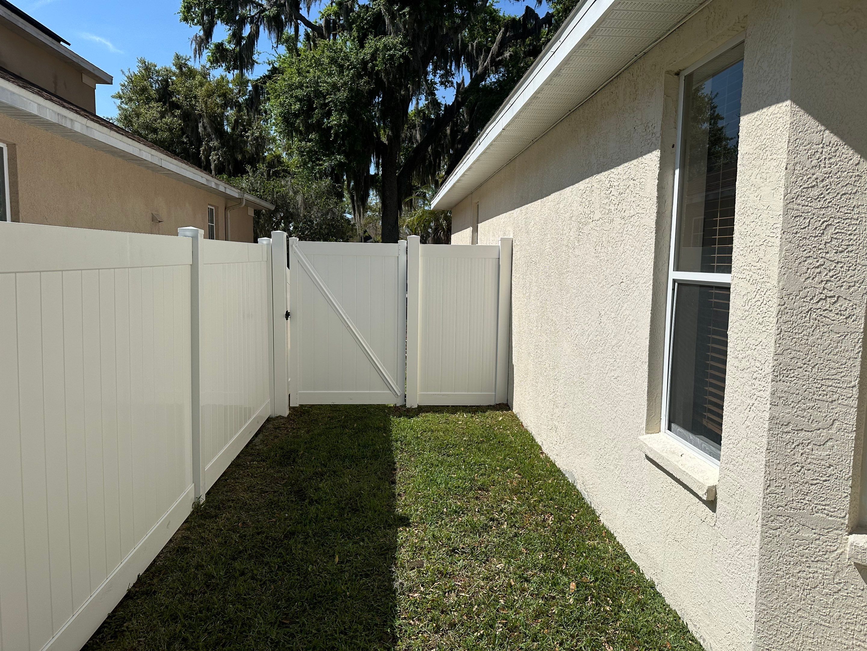 House Wash, Vinyl Fence, Patio, Driveway & Sidewalk Cleaning in Oakley Place, Ellenton, FL | Sunshine AquaWash by Sunshine AquaWash
