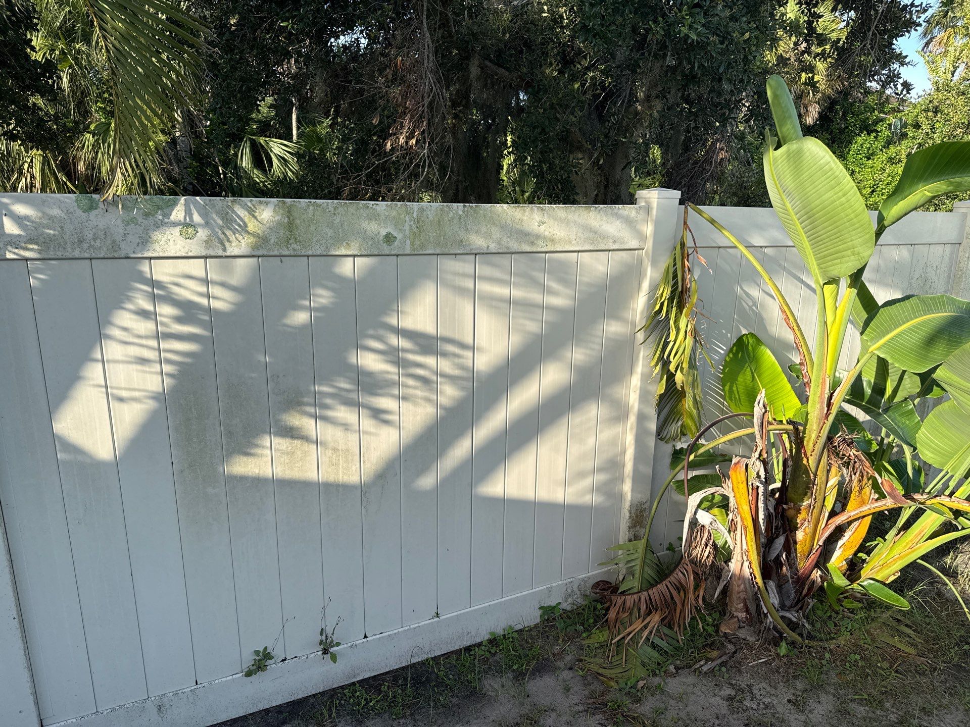 2-Story Stucco House Wash & Tan Vinyl Fence Cleaning | Sheffield Glen Palmetto, FL by Sunshine AquaWash