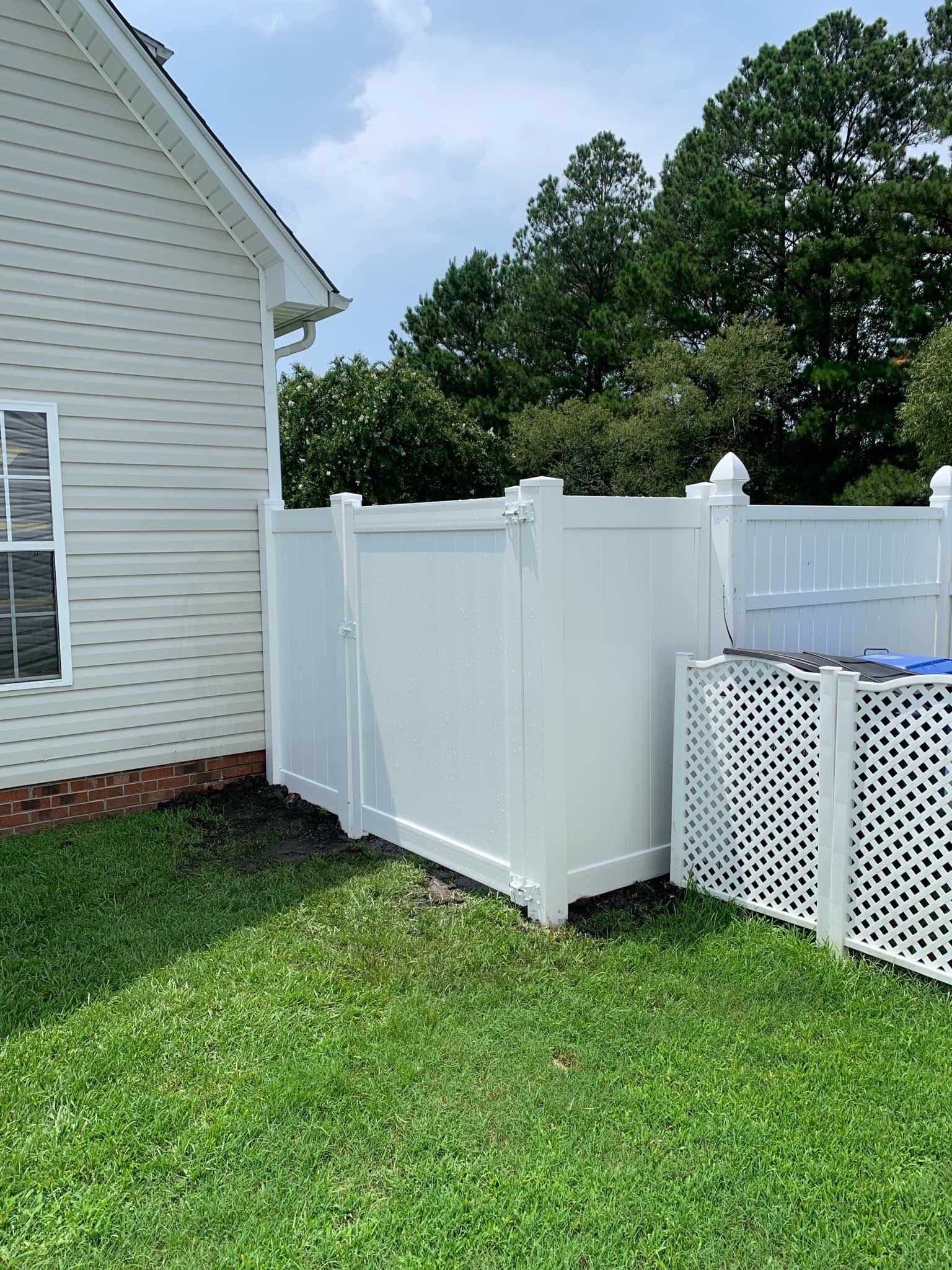Hamilton Vinyl Privacy Project in Jacksonville by Superior Fence and Rail