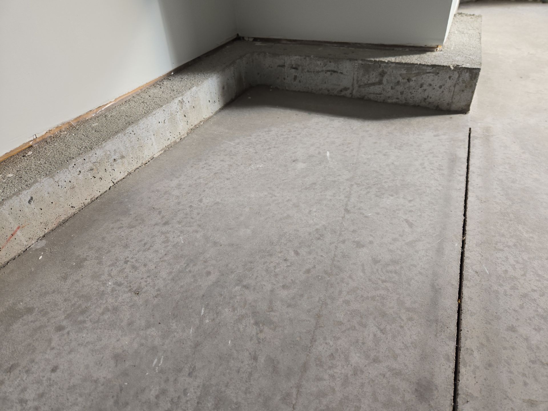 High-Gloss Epoxy Flake Garage Floor Coating in Brandon by Select Painting, Coatings & Garage Cabinets